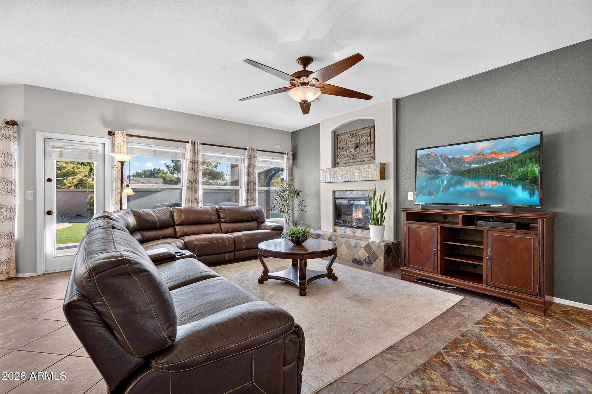 6261 W LOUISE Drive