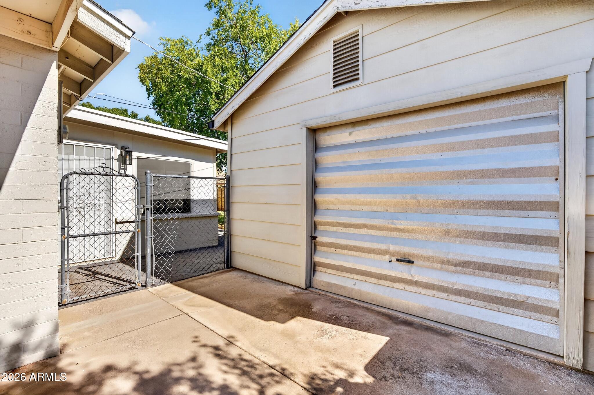 1007 E CITRUS Way
