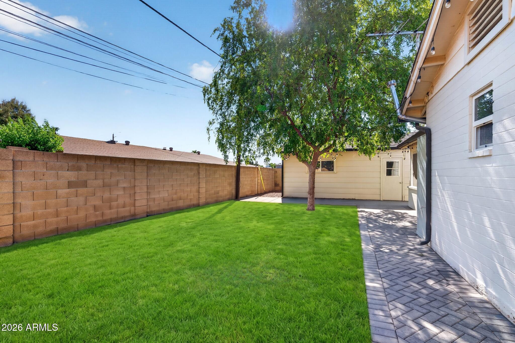 1007 E CITRUS Way