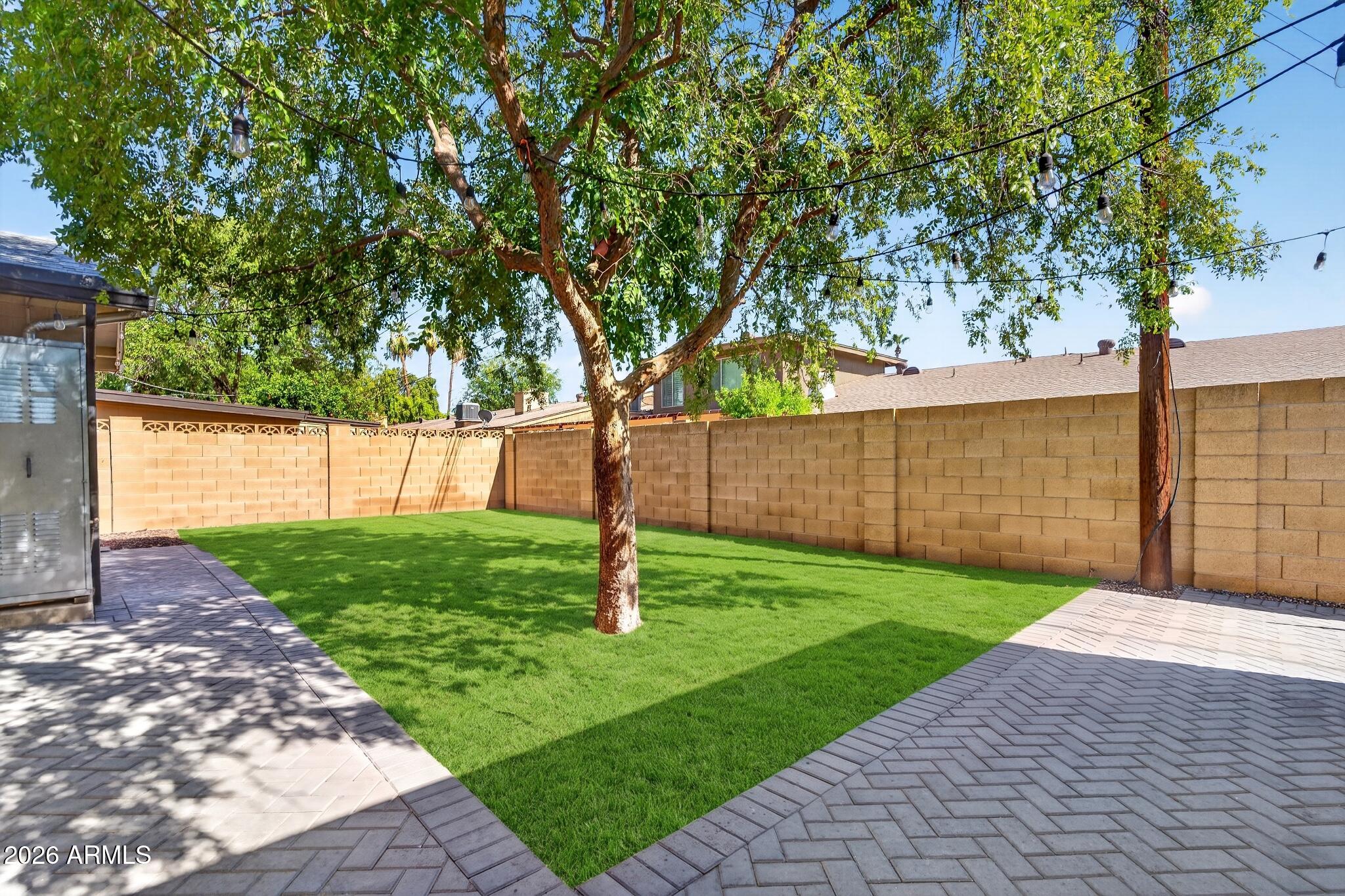 1007 E CITRUS Way