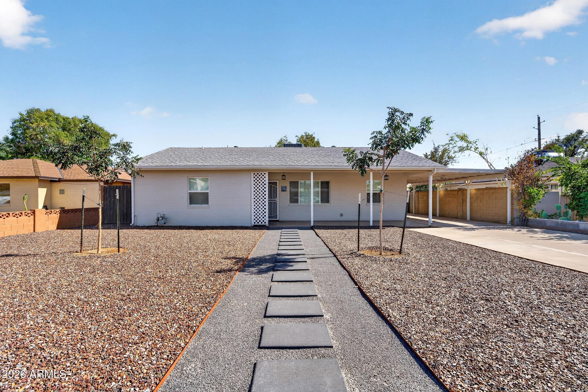 1007 E CITRUS Way