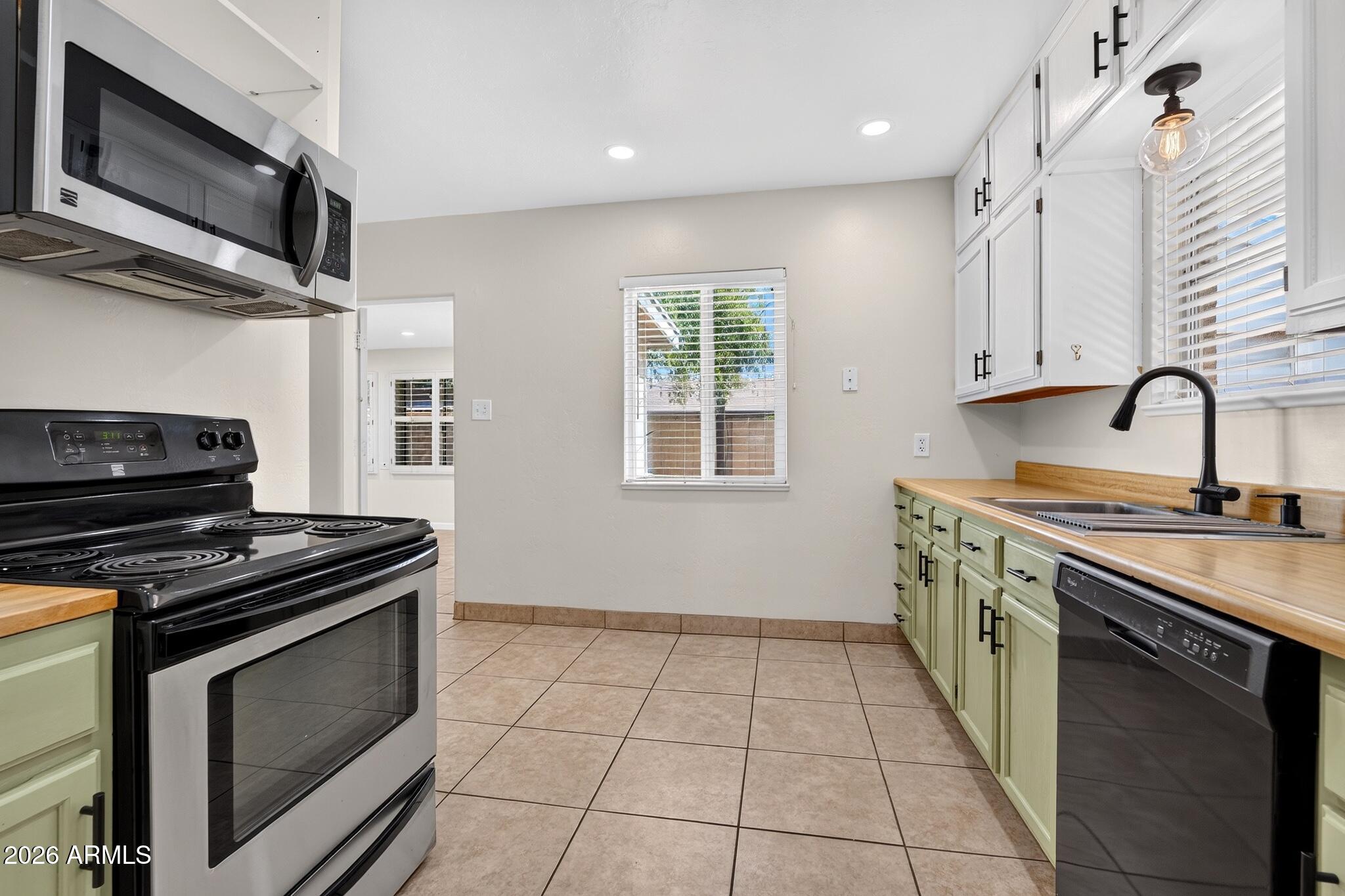 1007 E CITRUS Way