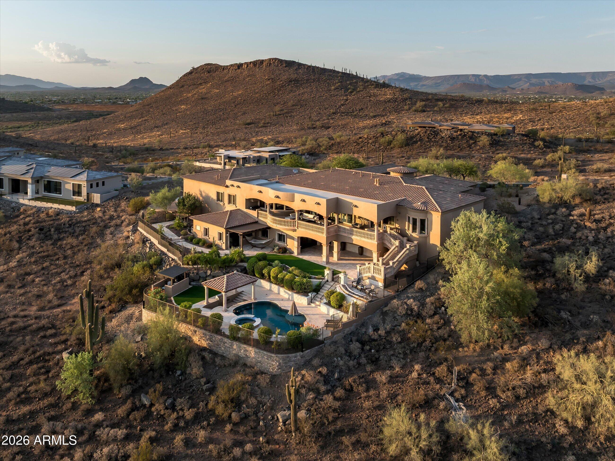 2433 W PRAIANO Way