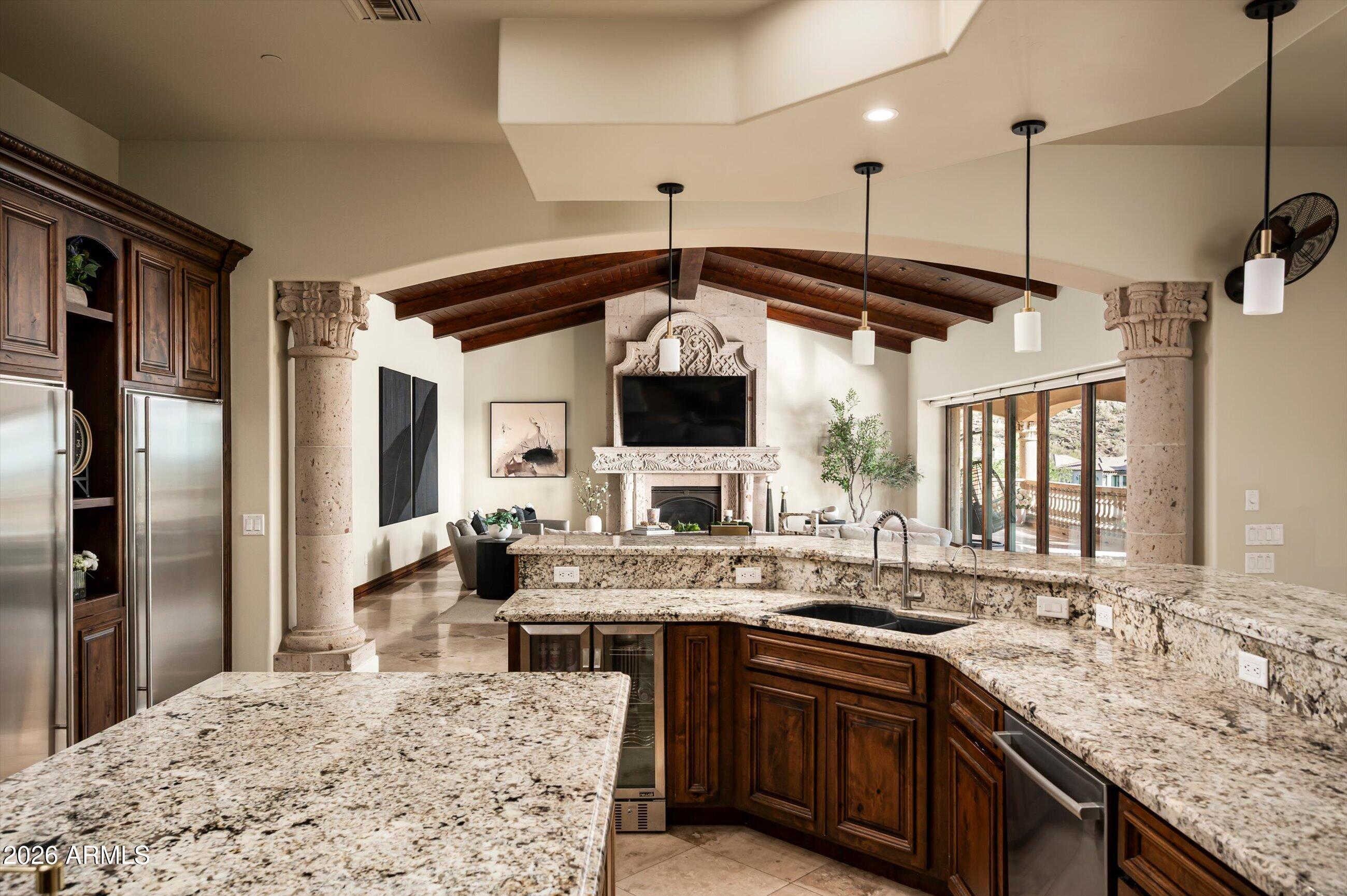 2433 W PRAIANO Way