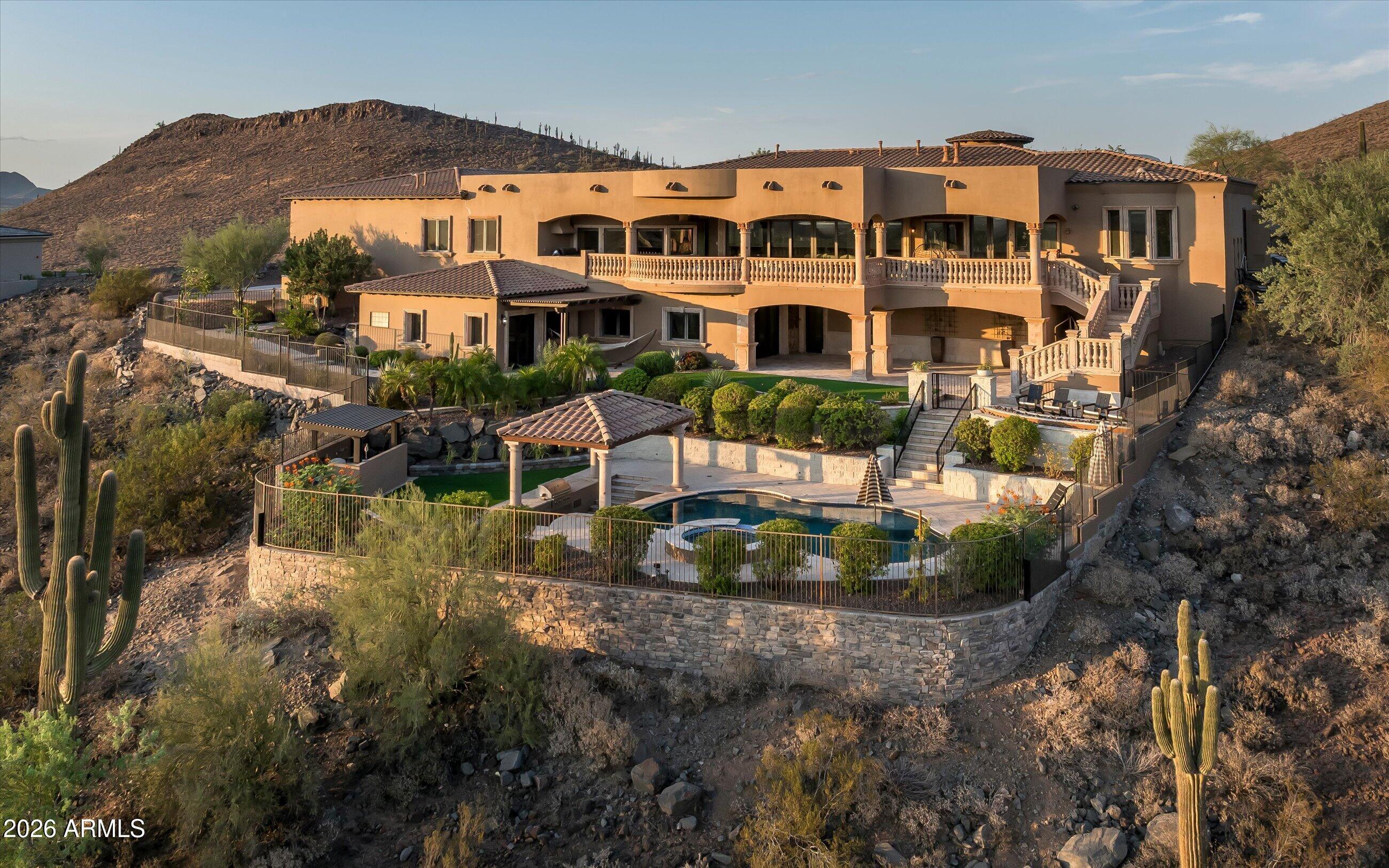 2433 W PRAIANO Way