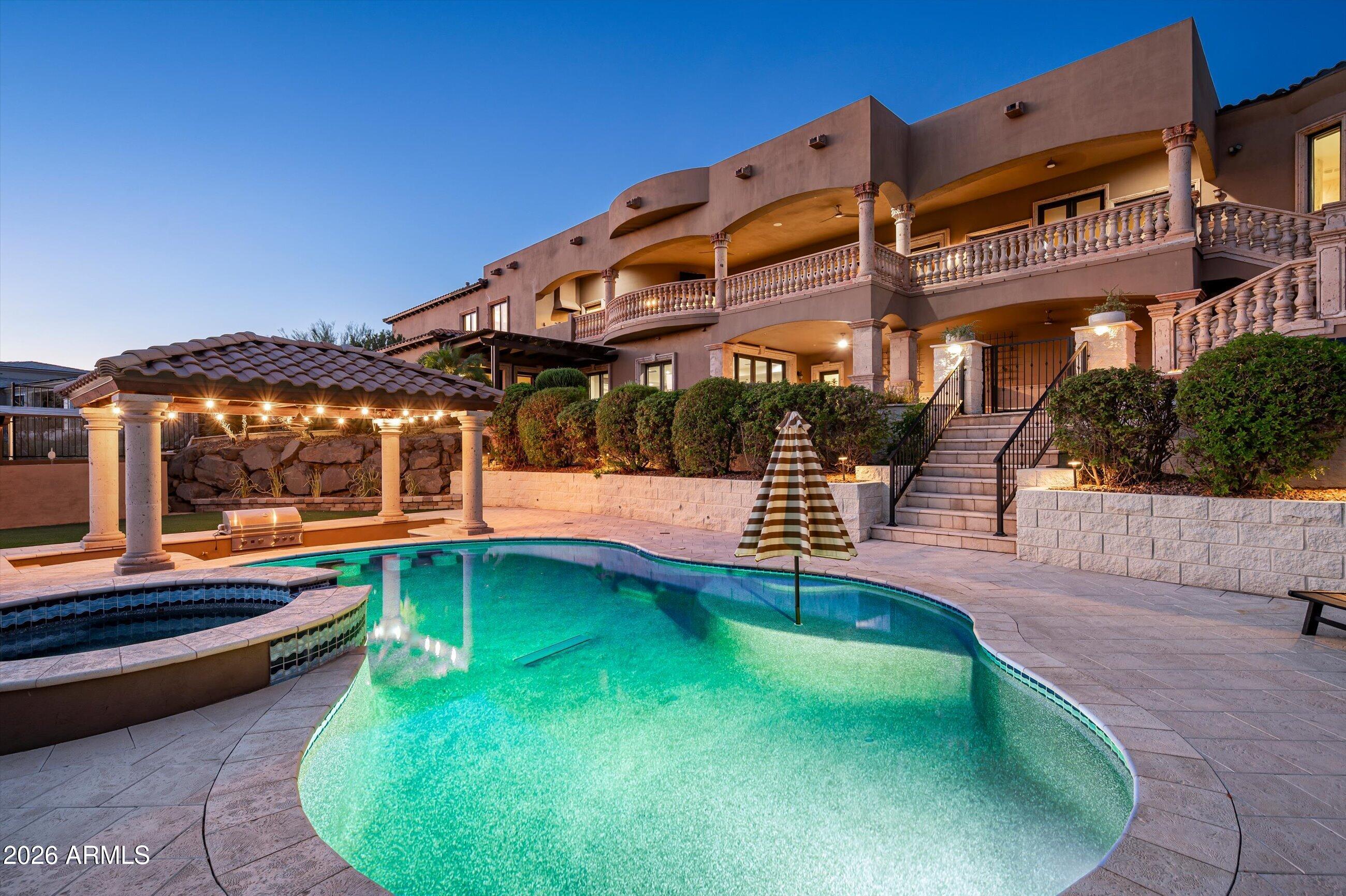 2433 W PRAIANO Way