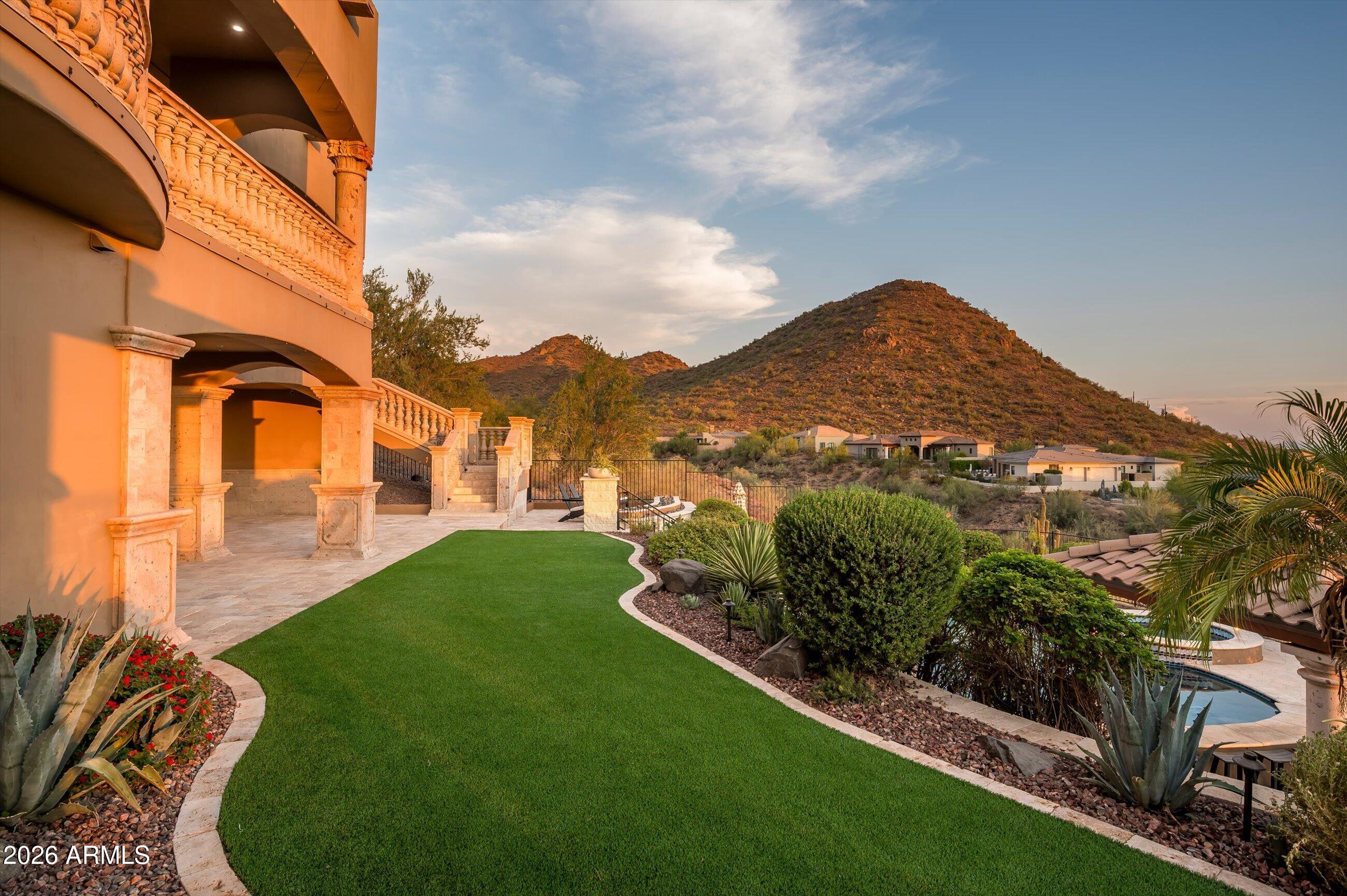 2433 W PRAIANO Way