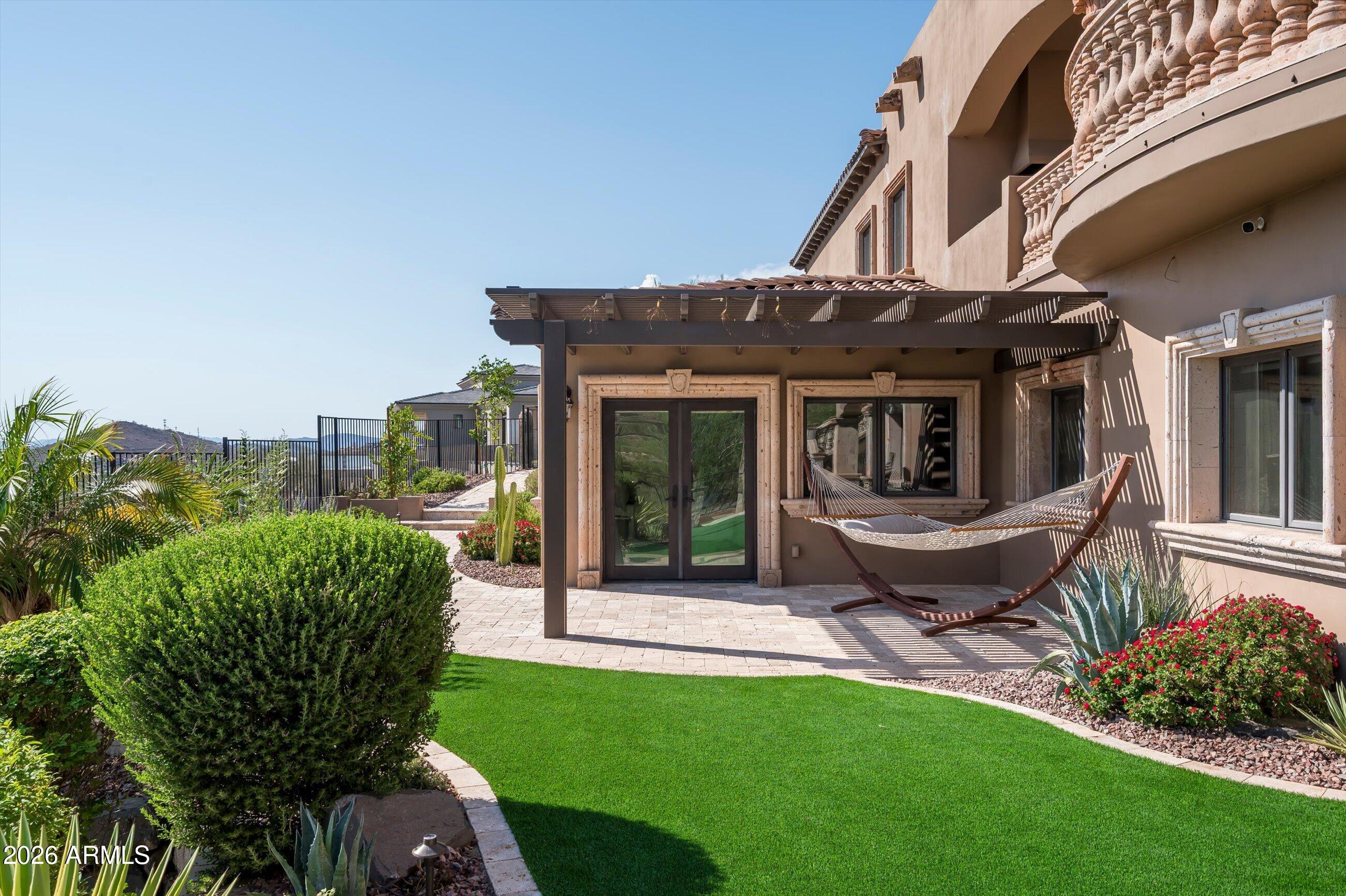 2433 W PRAIANO Way