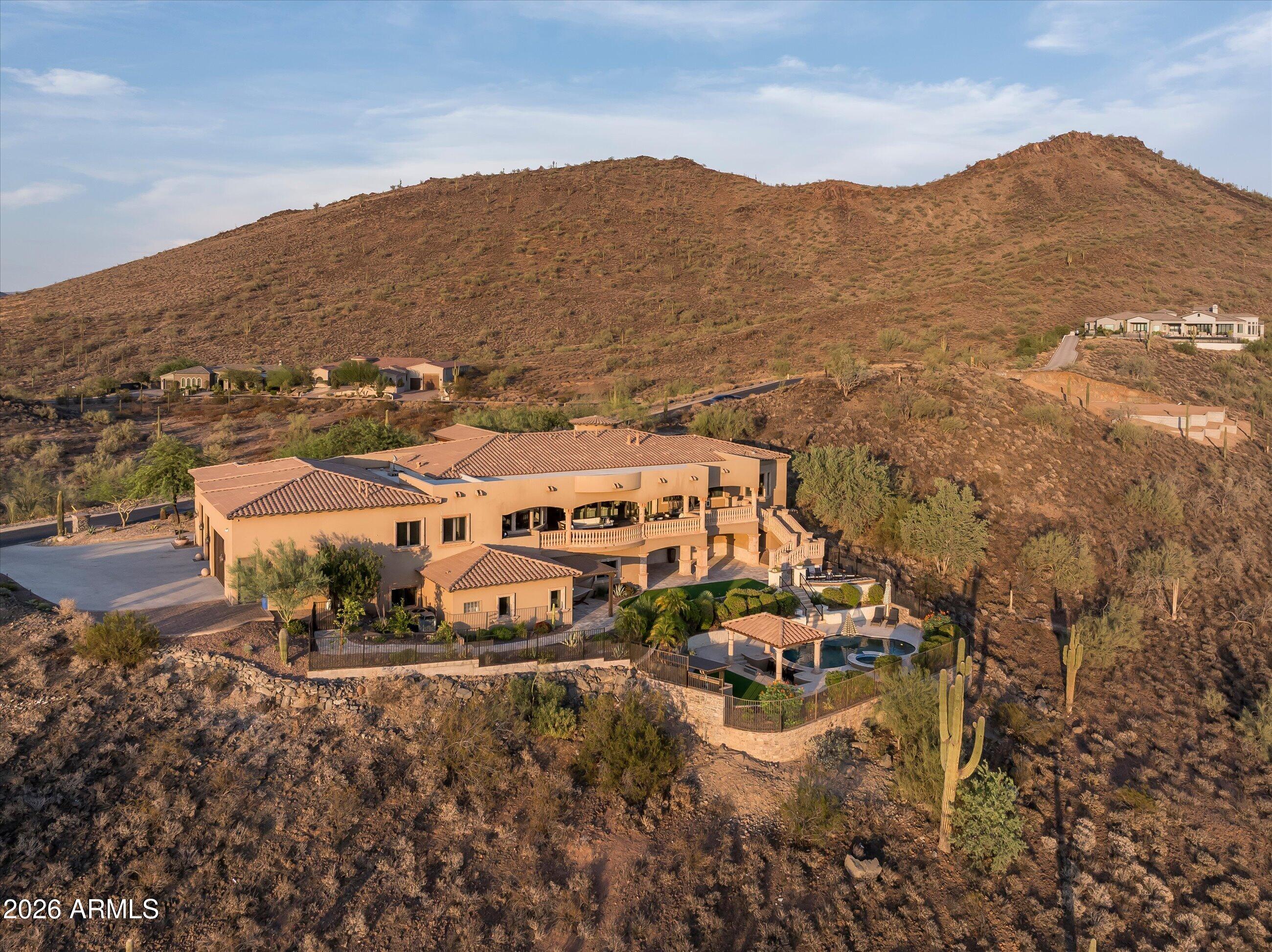 2433 W PRAIANO Way