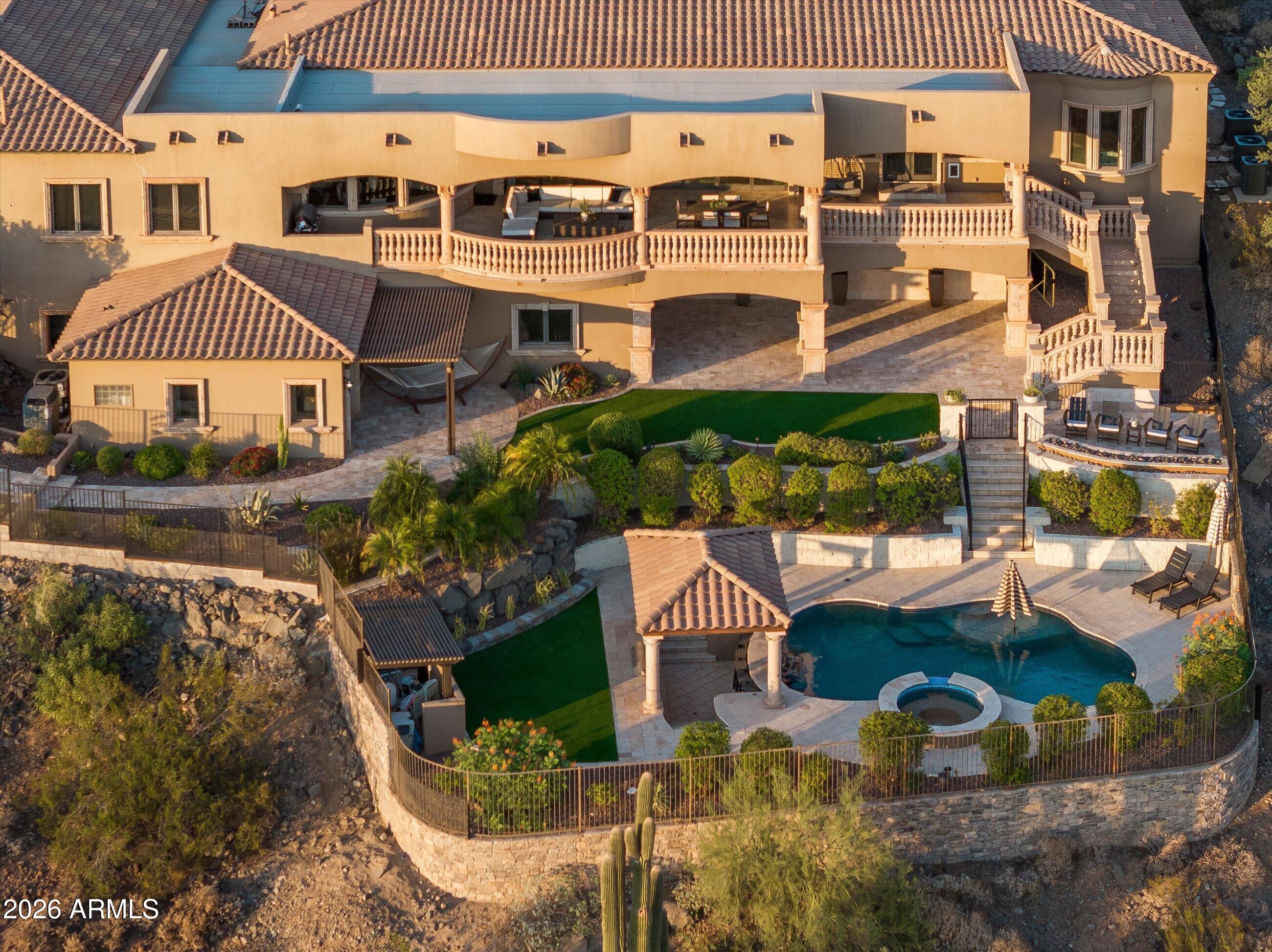 2433 W PRAIANO Way