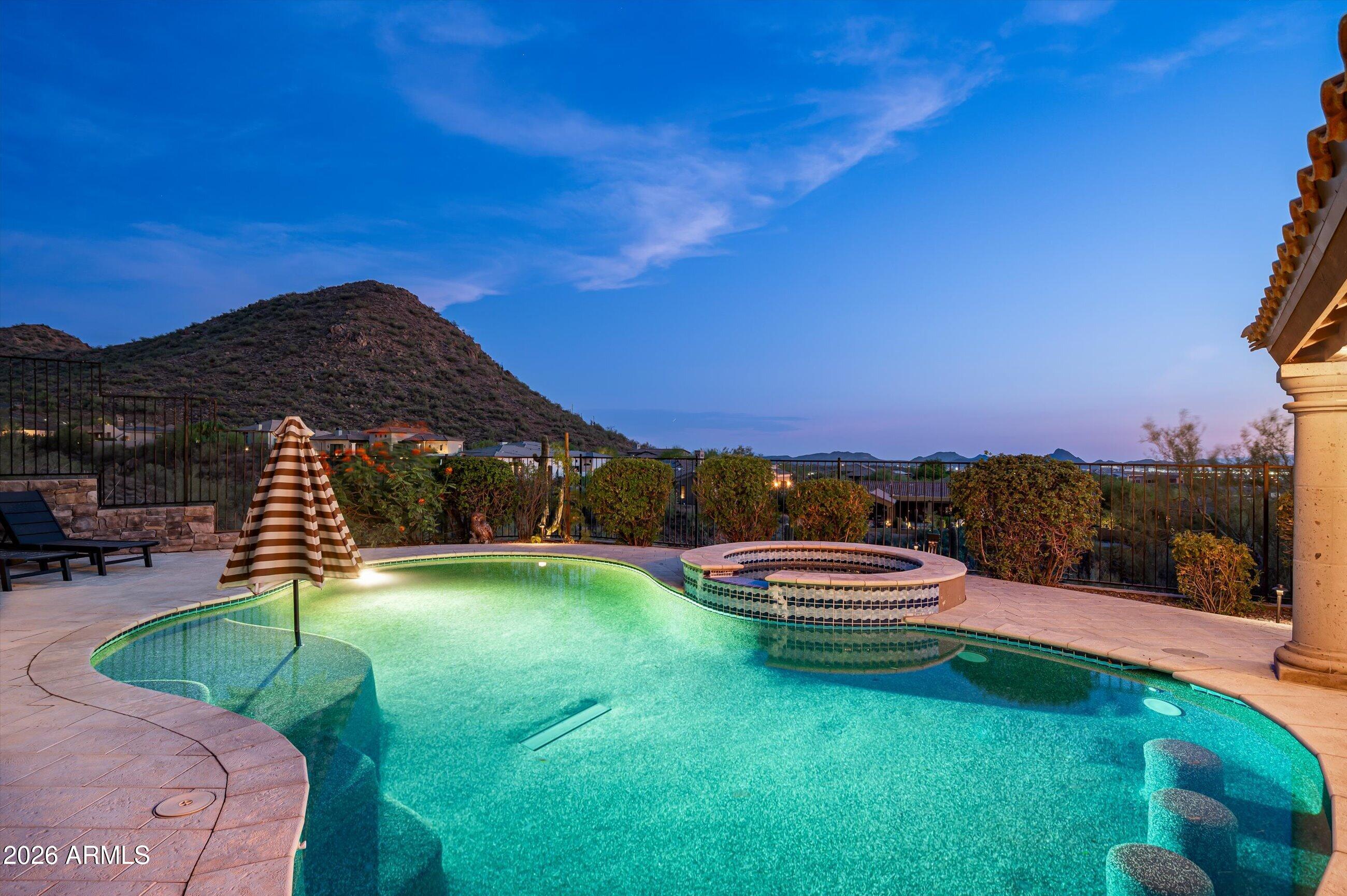 2433 W PRAIANO Way