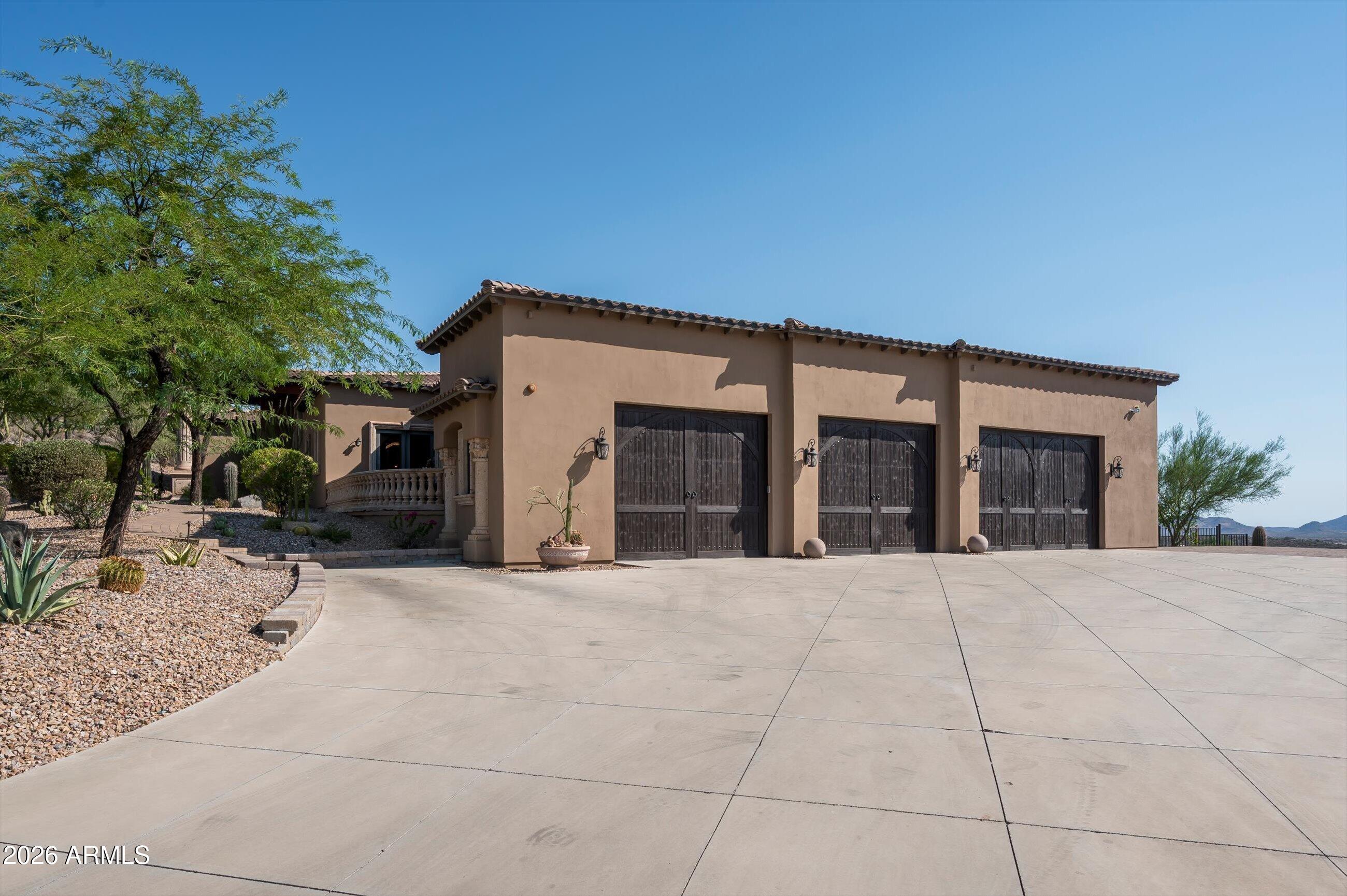 2433 W PRAIANO Way