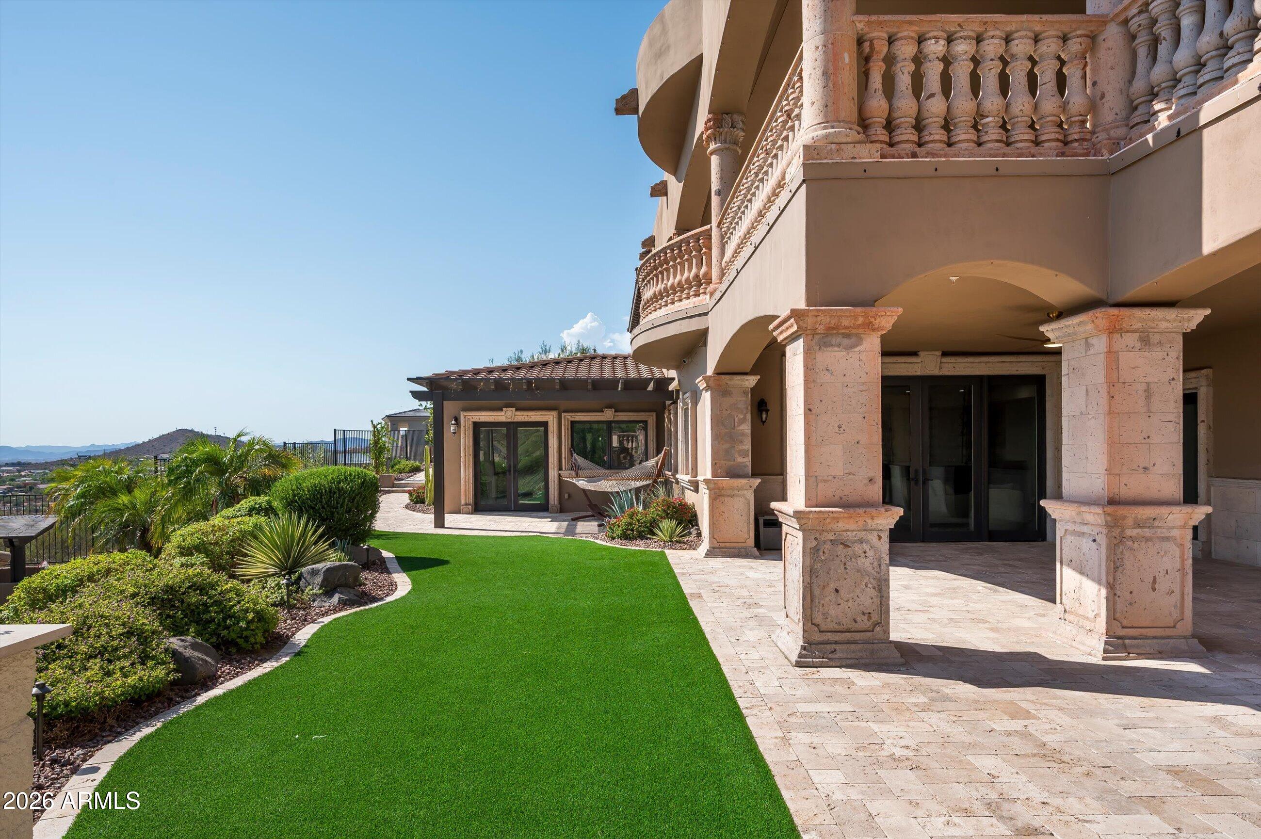2433 W PRAIANO Way