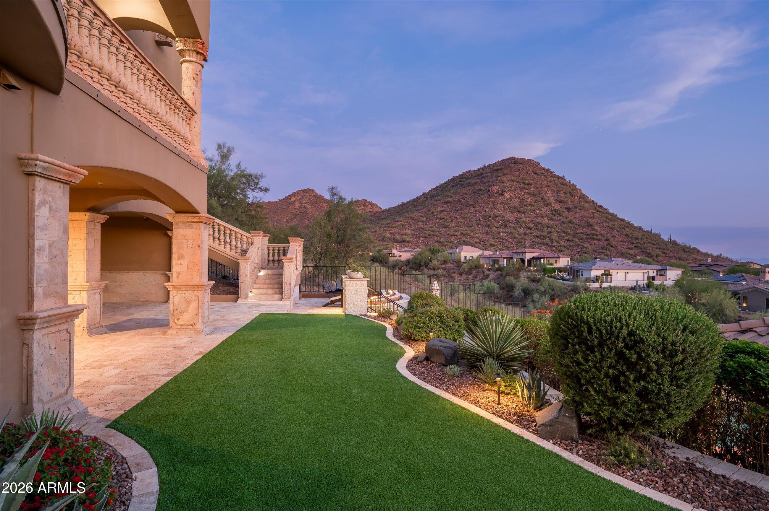 2433 W PRAIANO Way