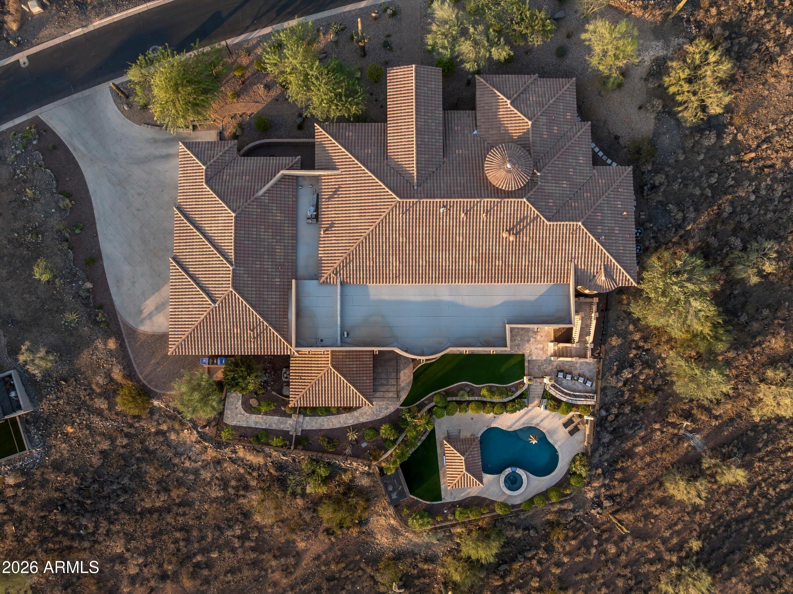 2433 W PRAIANO Way