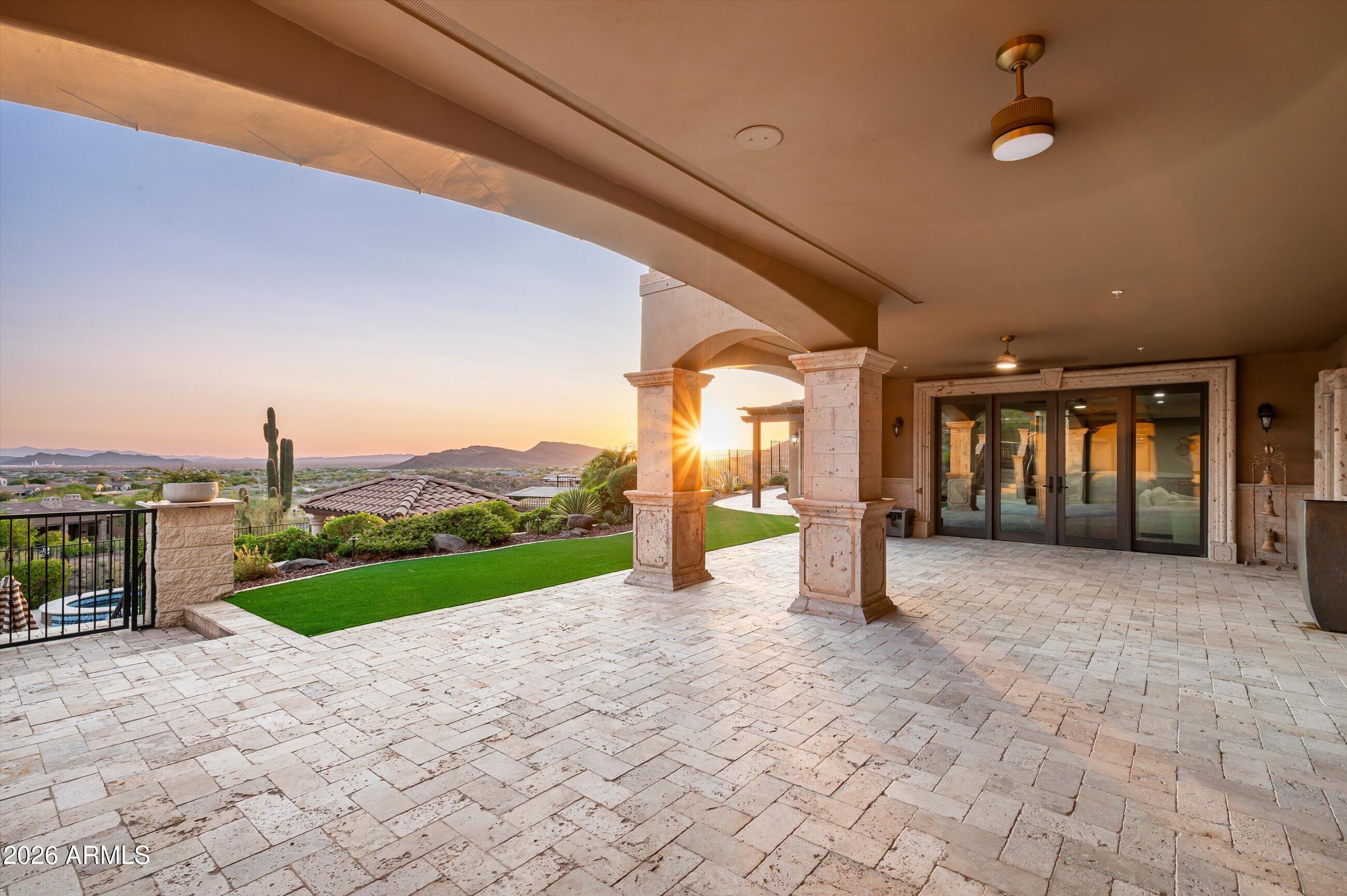 2433 W PRAIANO Way