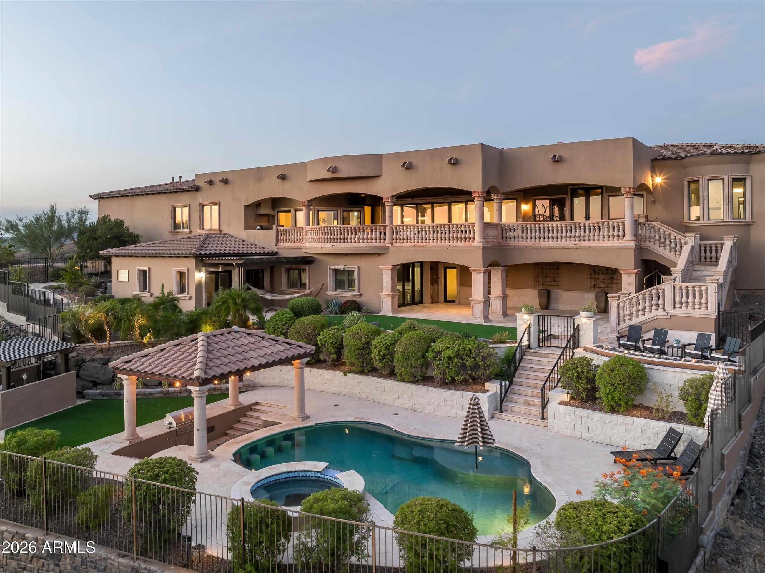 2433 W PRAIANO Way