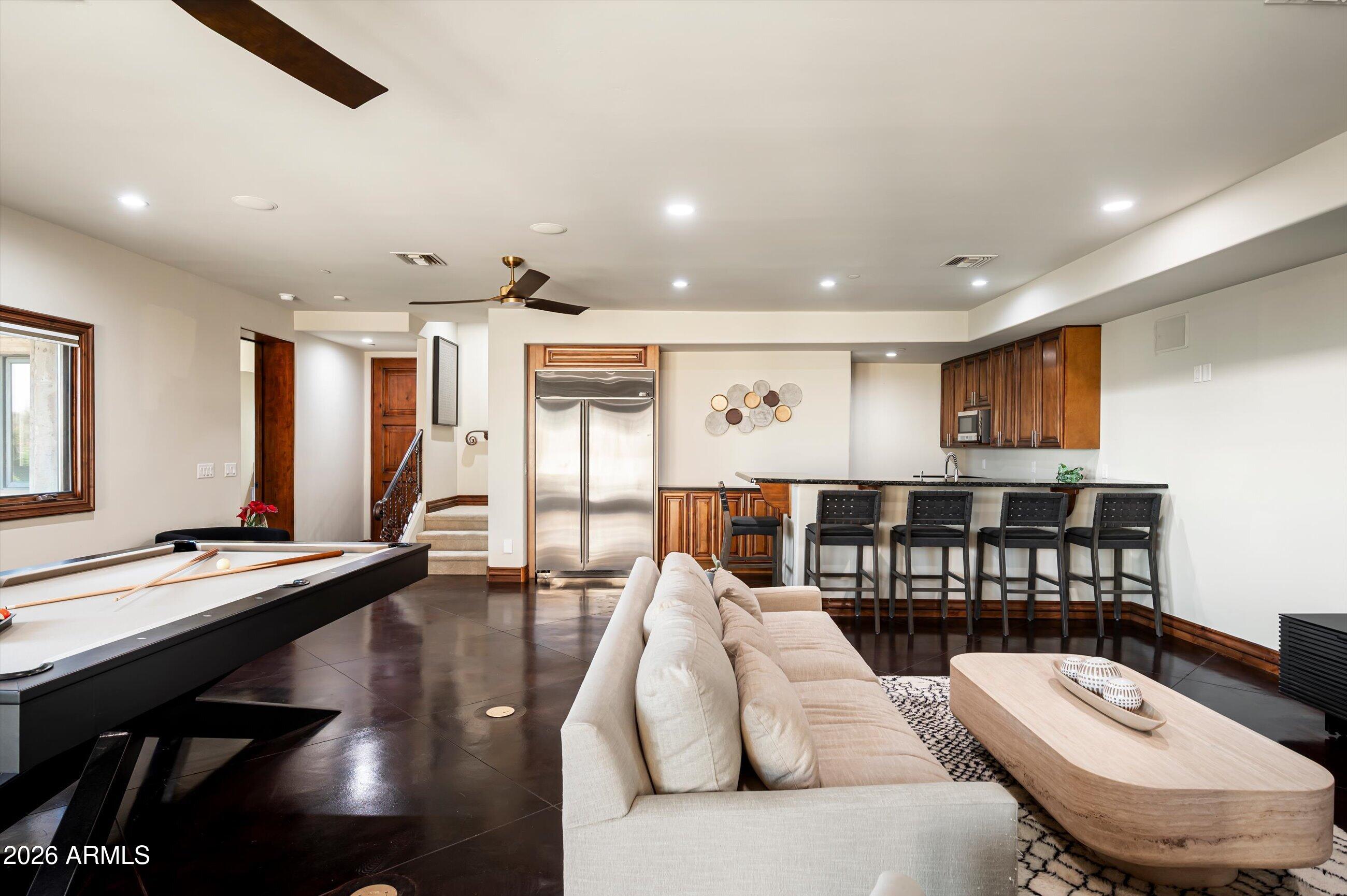 2433 W PRAIANO Way