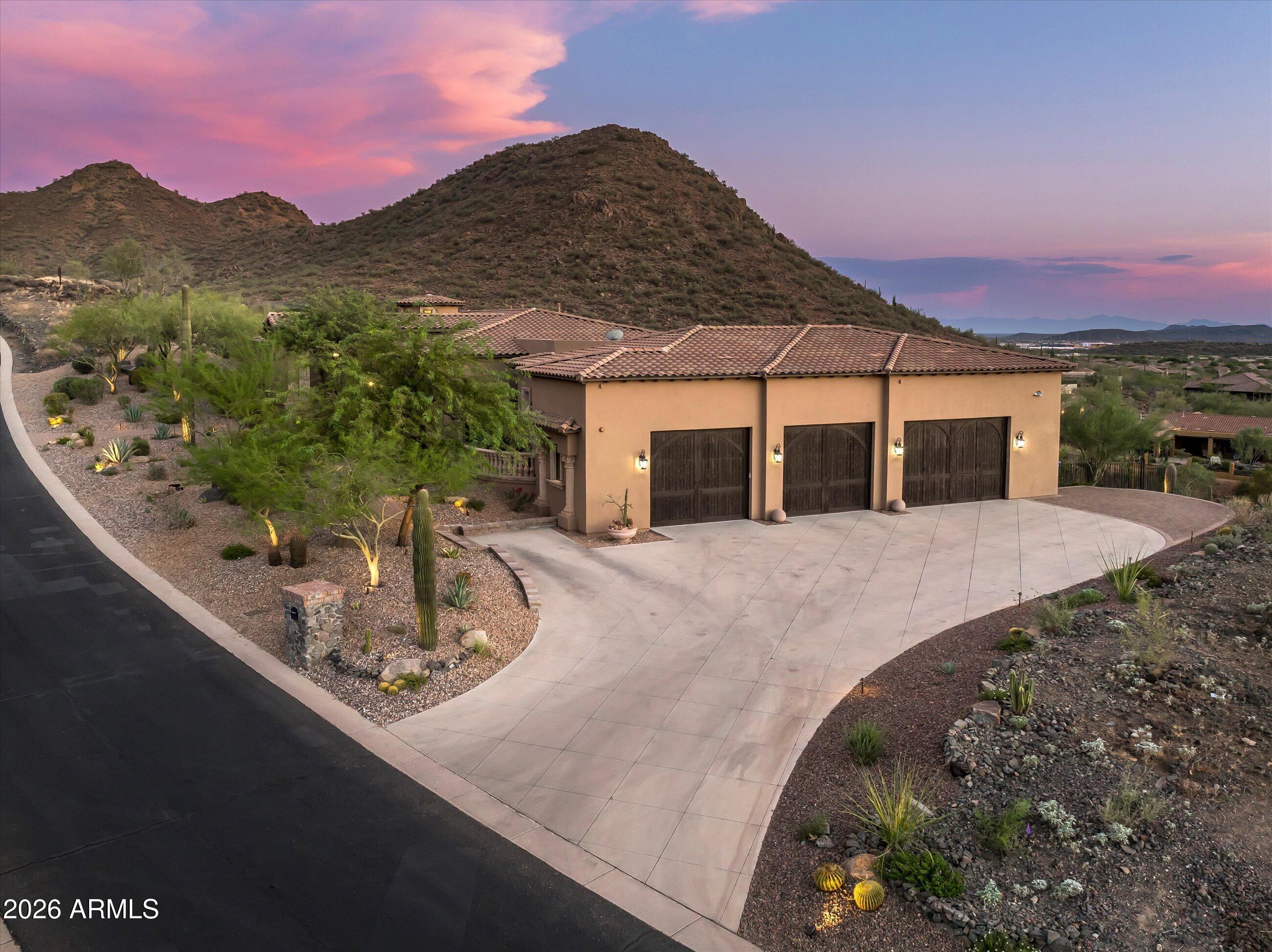 2433 W PRAIANO Way