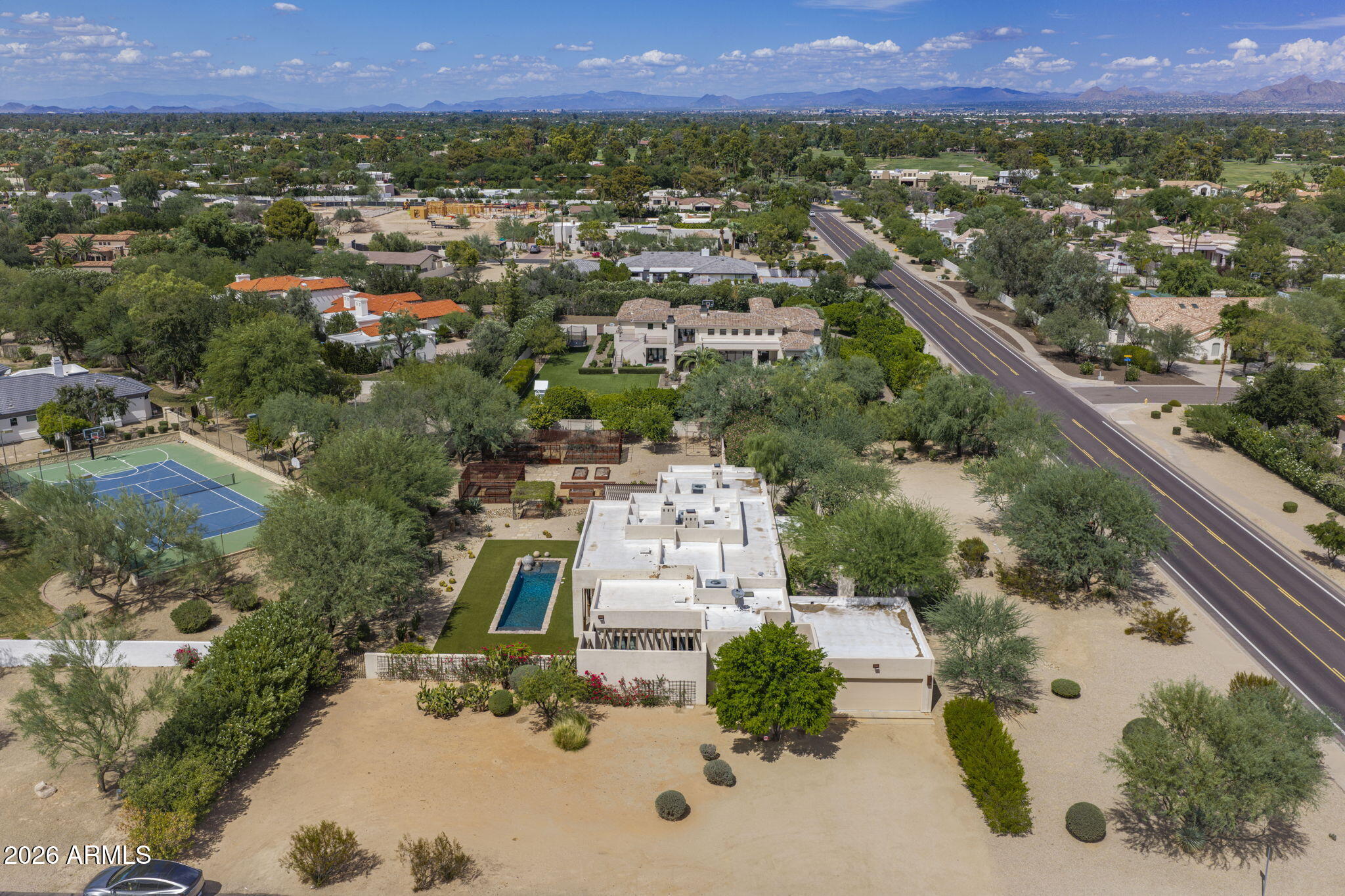7702 N MOCKINGBIRD Lane