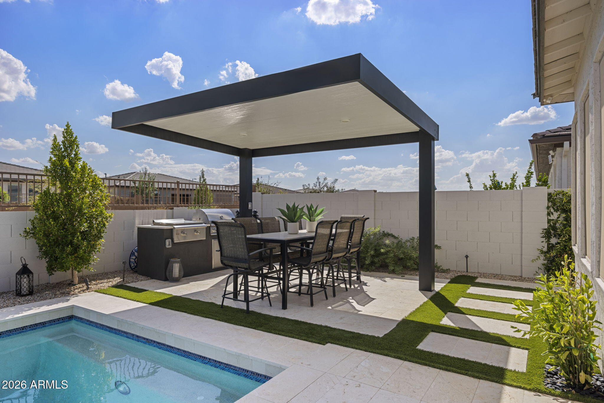 1237 W CHERRYWOOD Drive