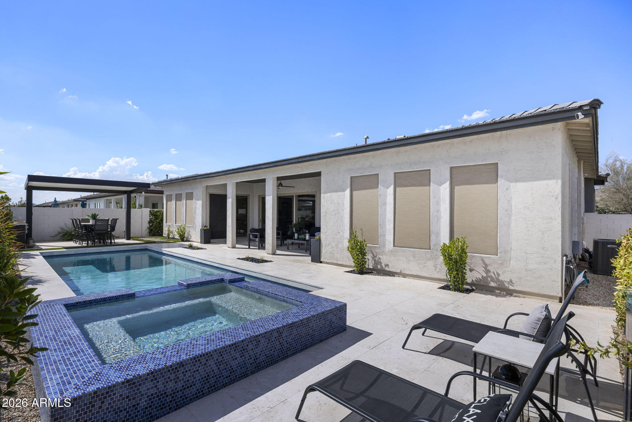 1237 W CHERRYWOOD Drive