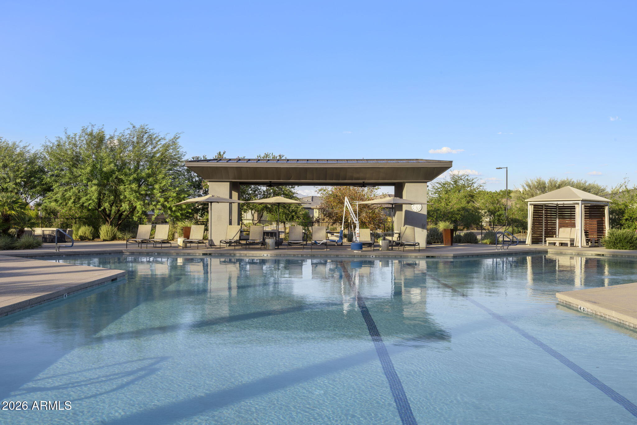 1237 W CHERRYWOOD Drive