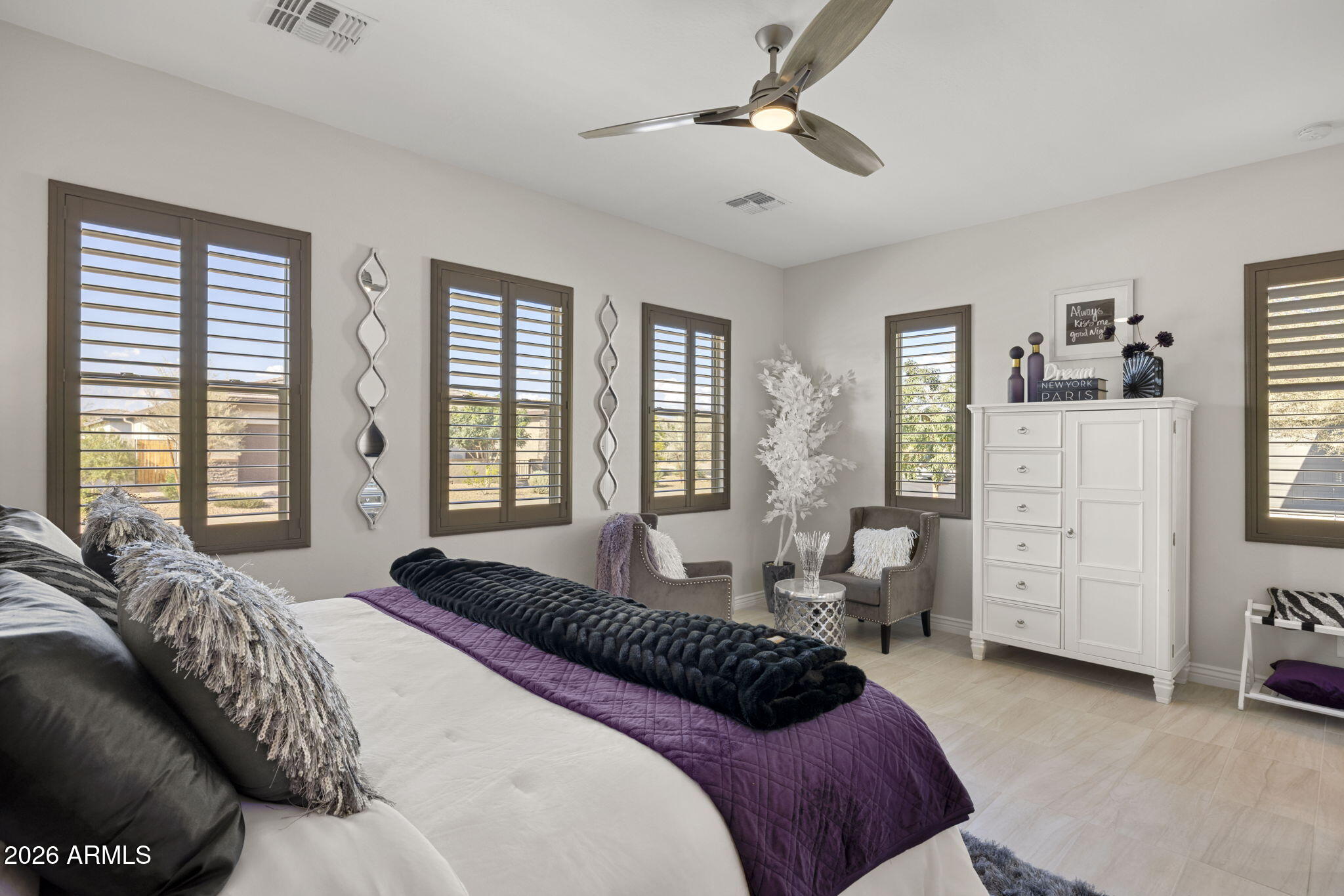 1237 W CHERRYWOOD Drive