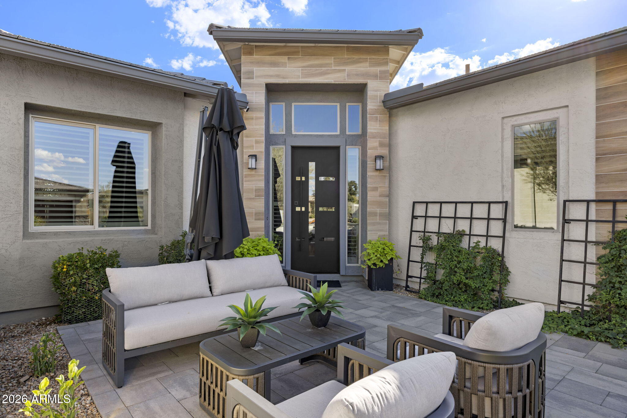 1237 W CHERRYWOOD Drive