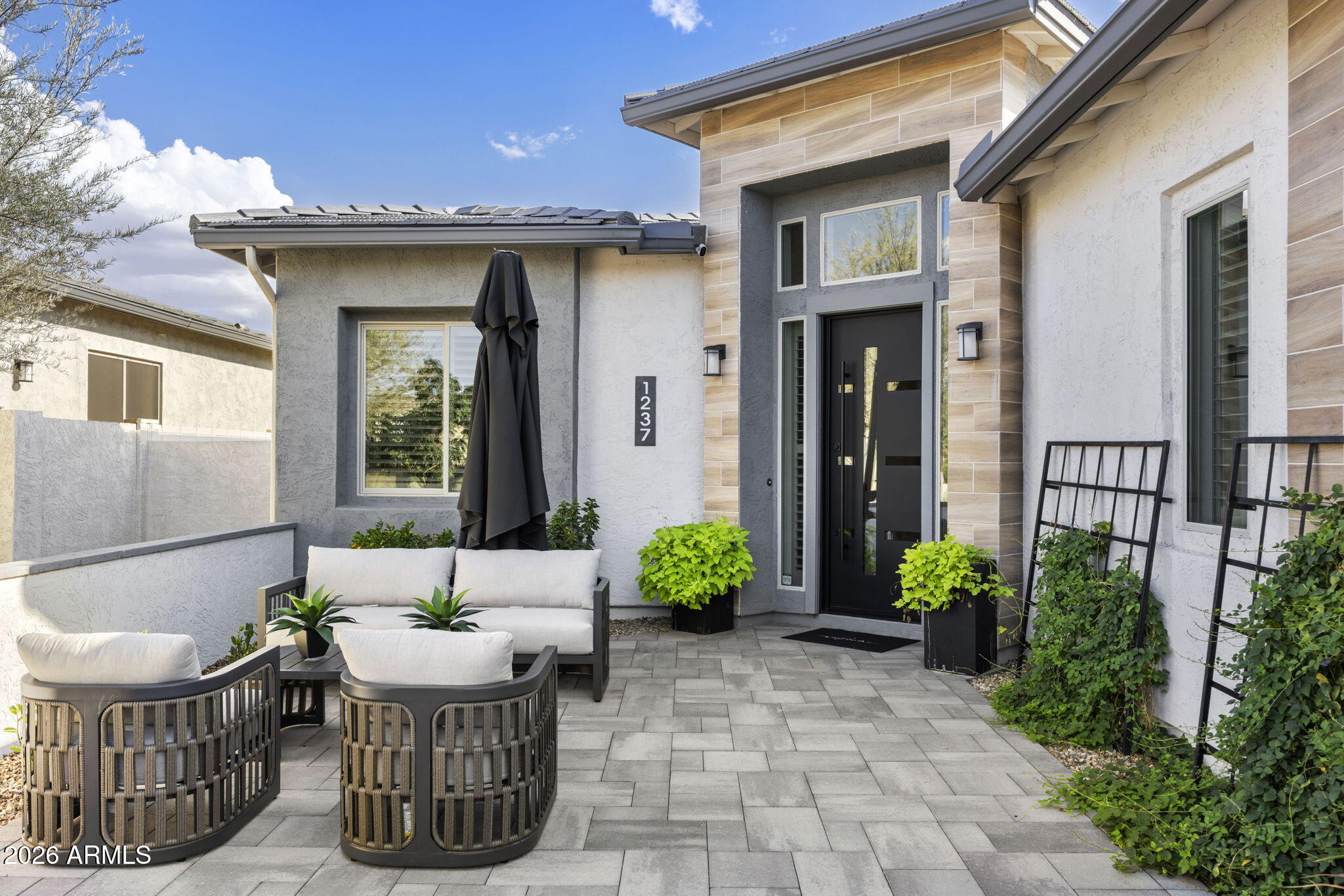 1237 W CHERRYWOOD Drive