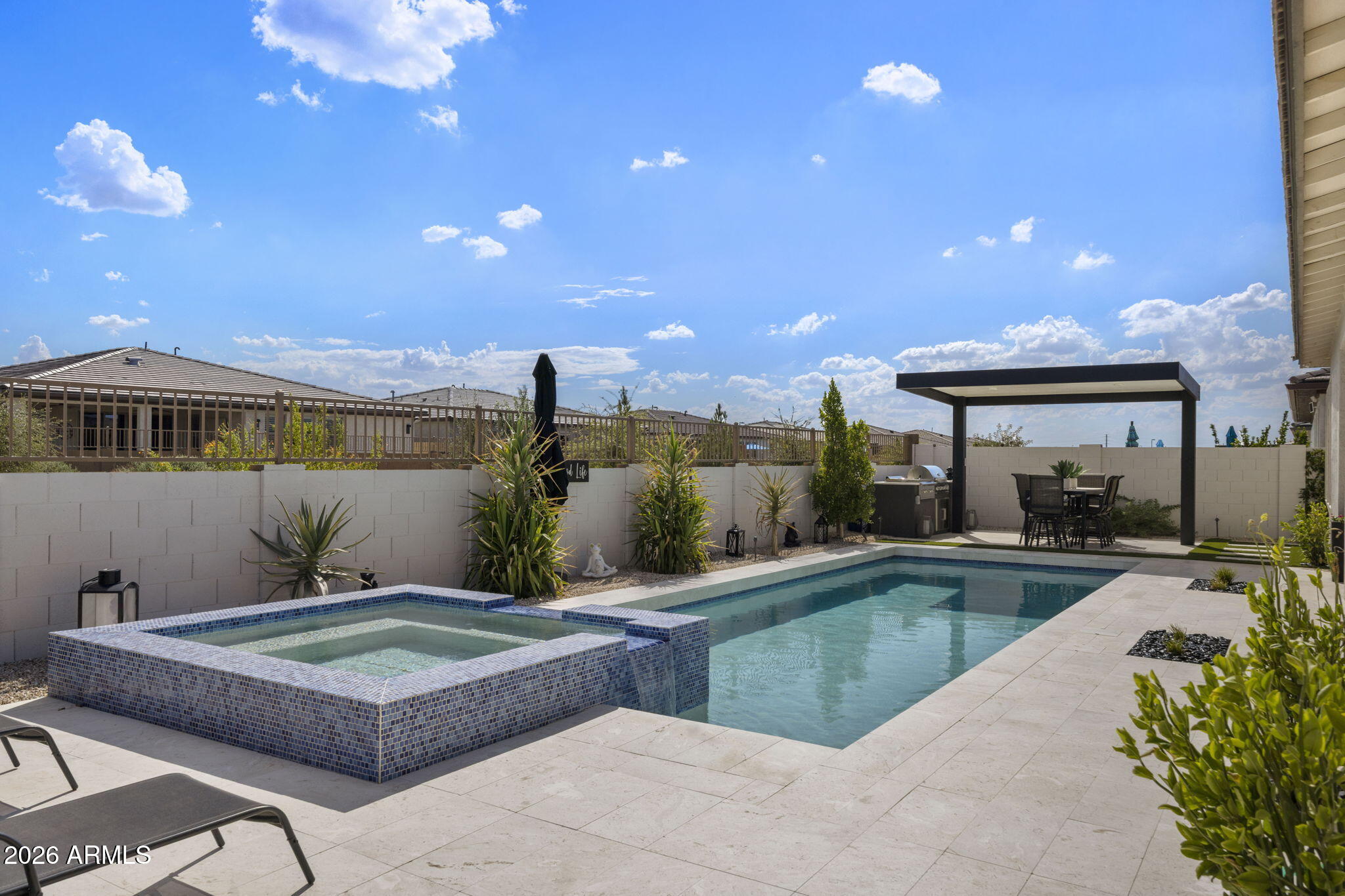 1237 W CHERRYWOOD Drive