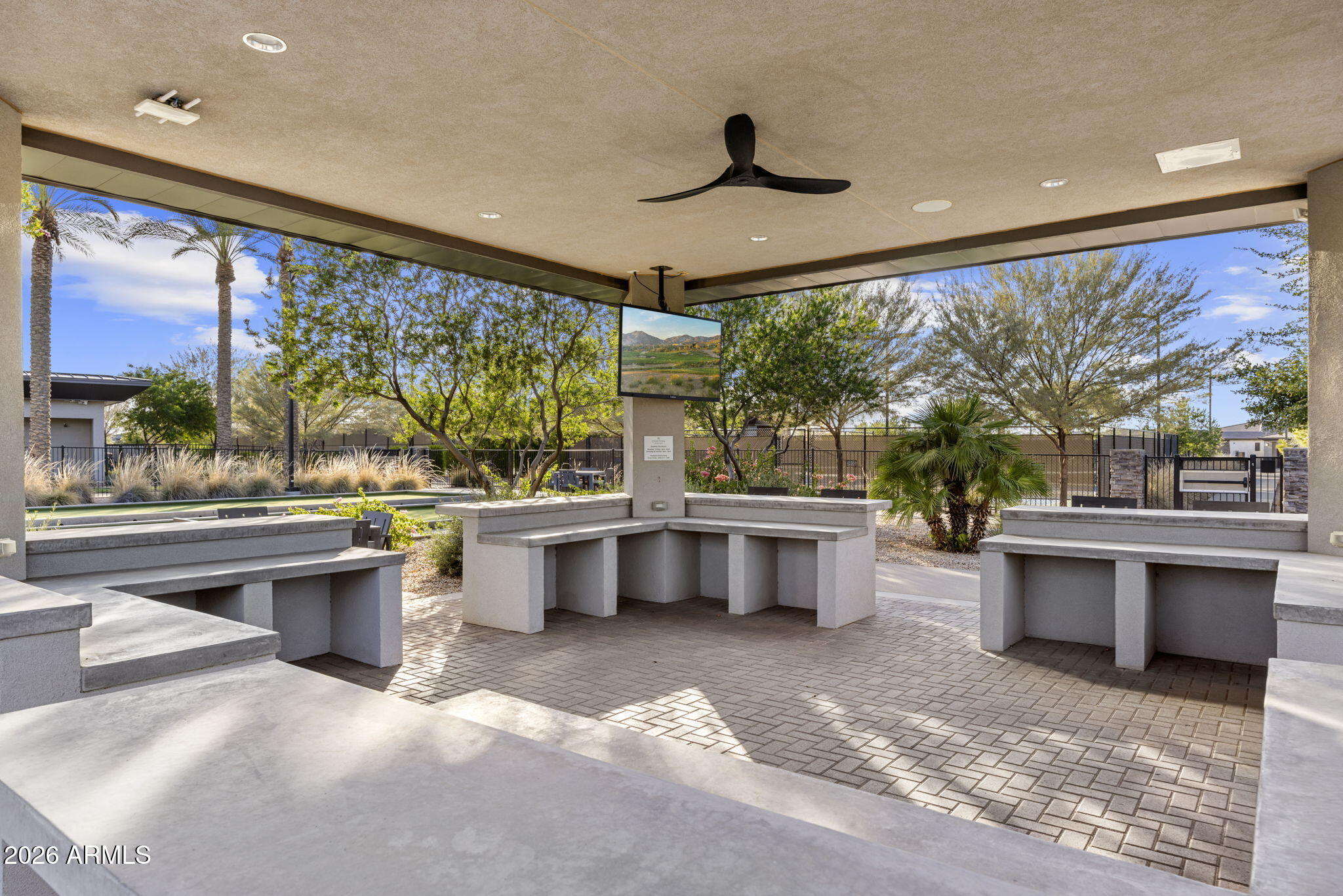 1237 W CHERRYWOOD Drive
