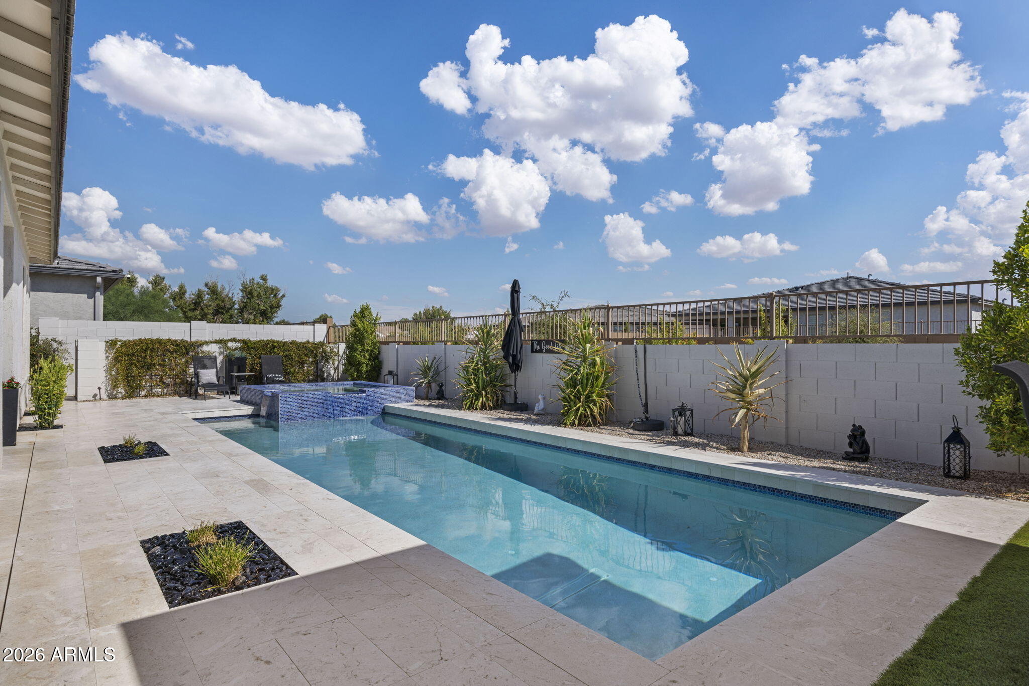 1237 W CHERRYWOOD Drive