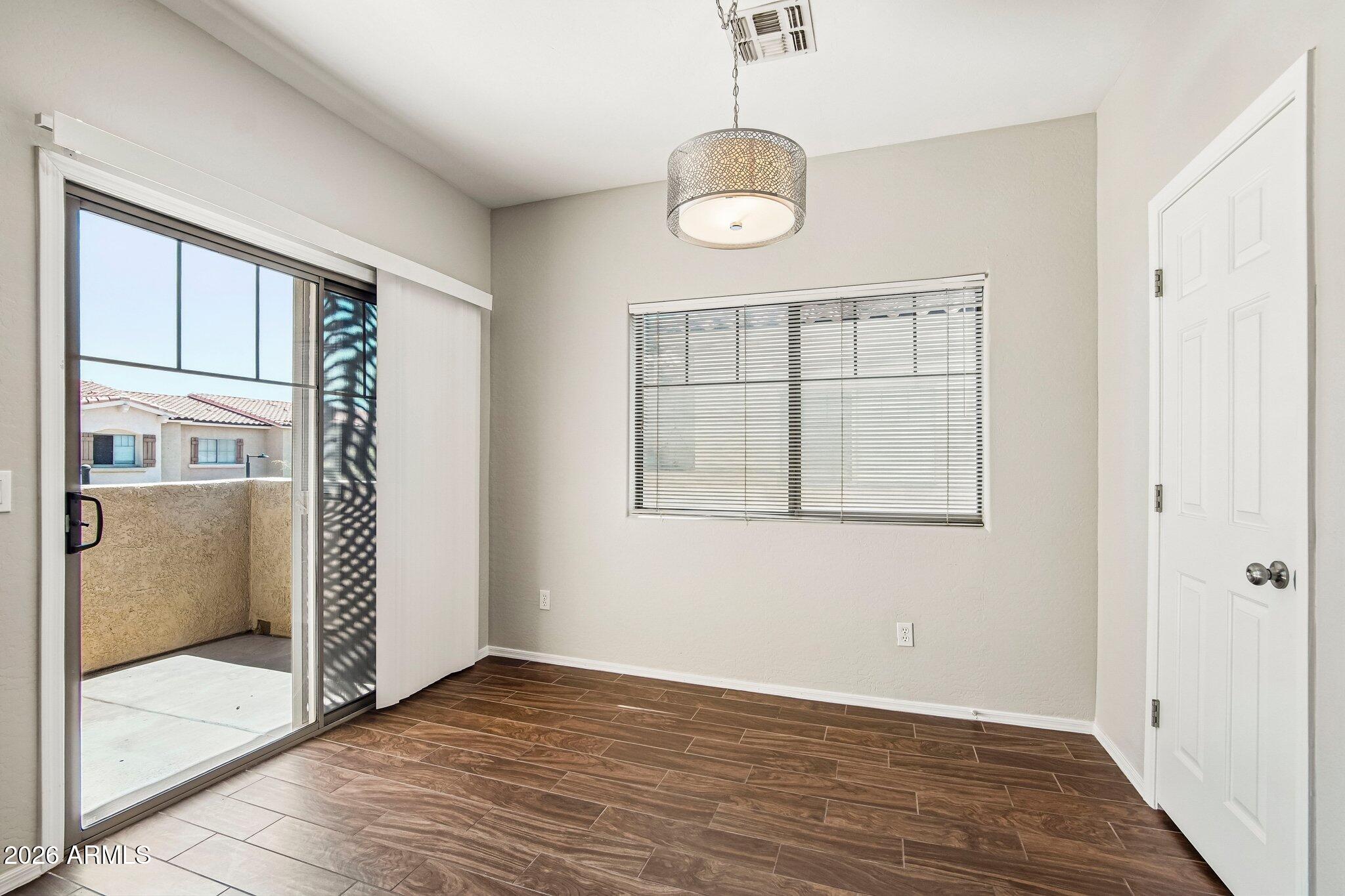 525 N MILLER Road 242