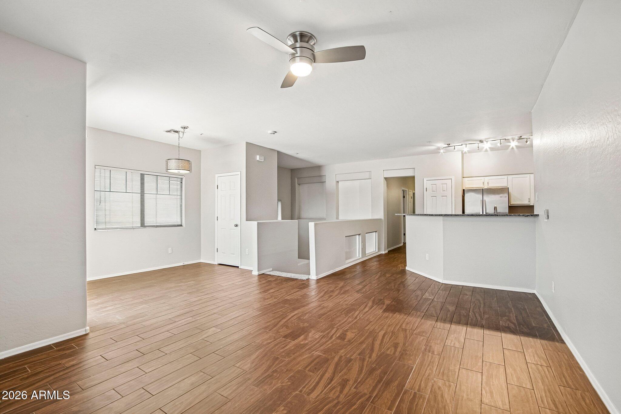 525 N MILLER Road 242