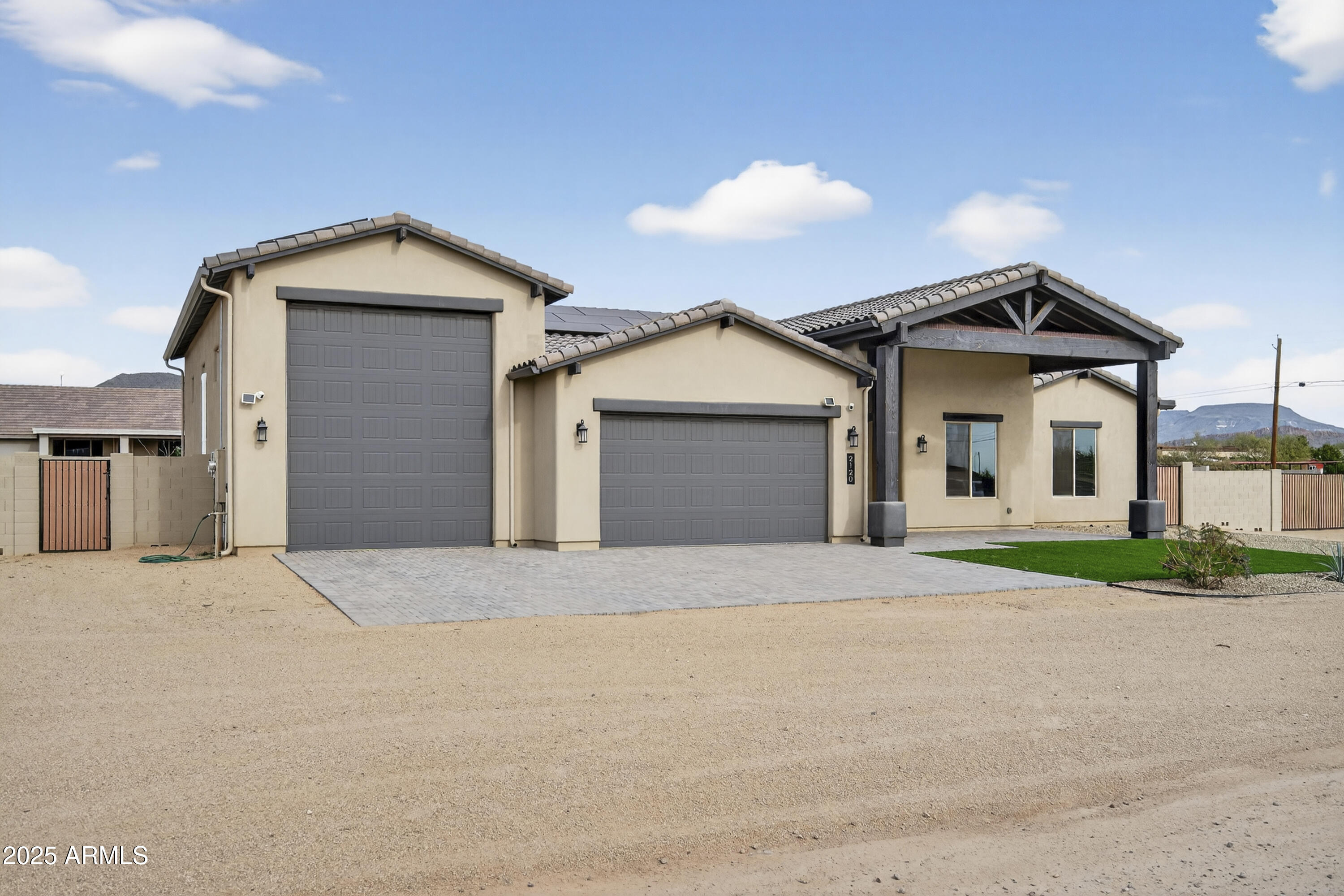 2120 W TANYA Trail
