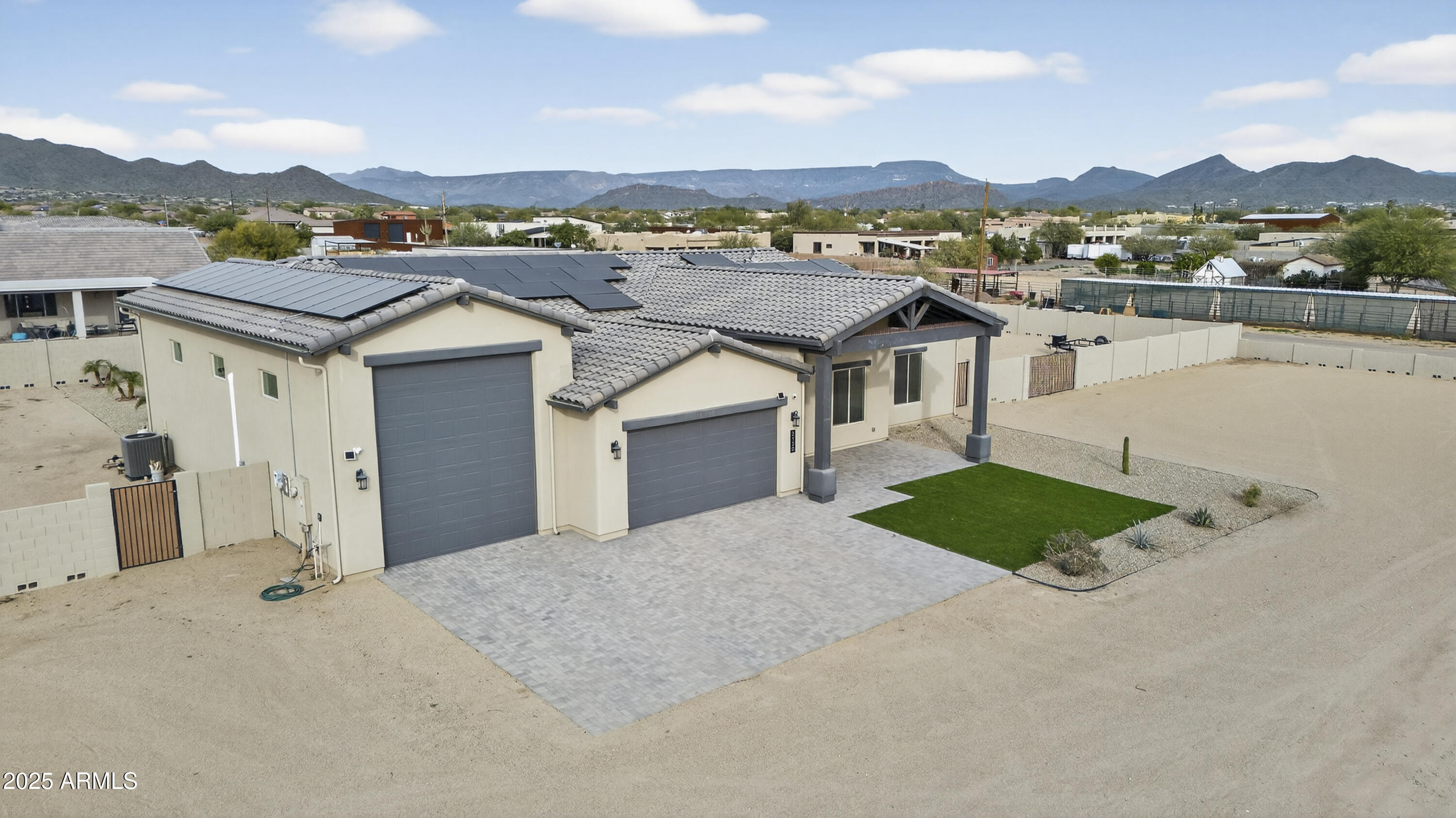 2120 W TANYA Trail