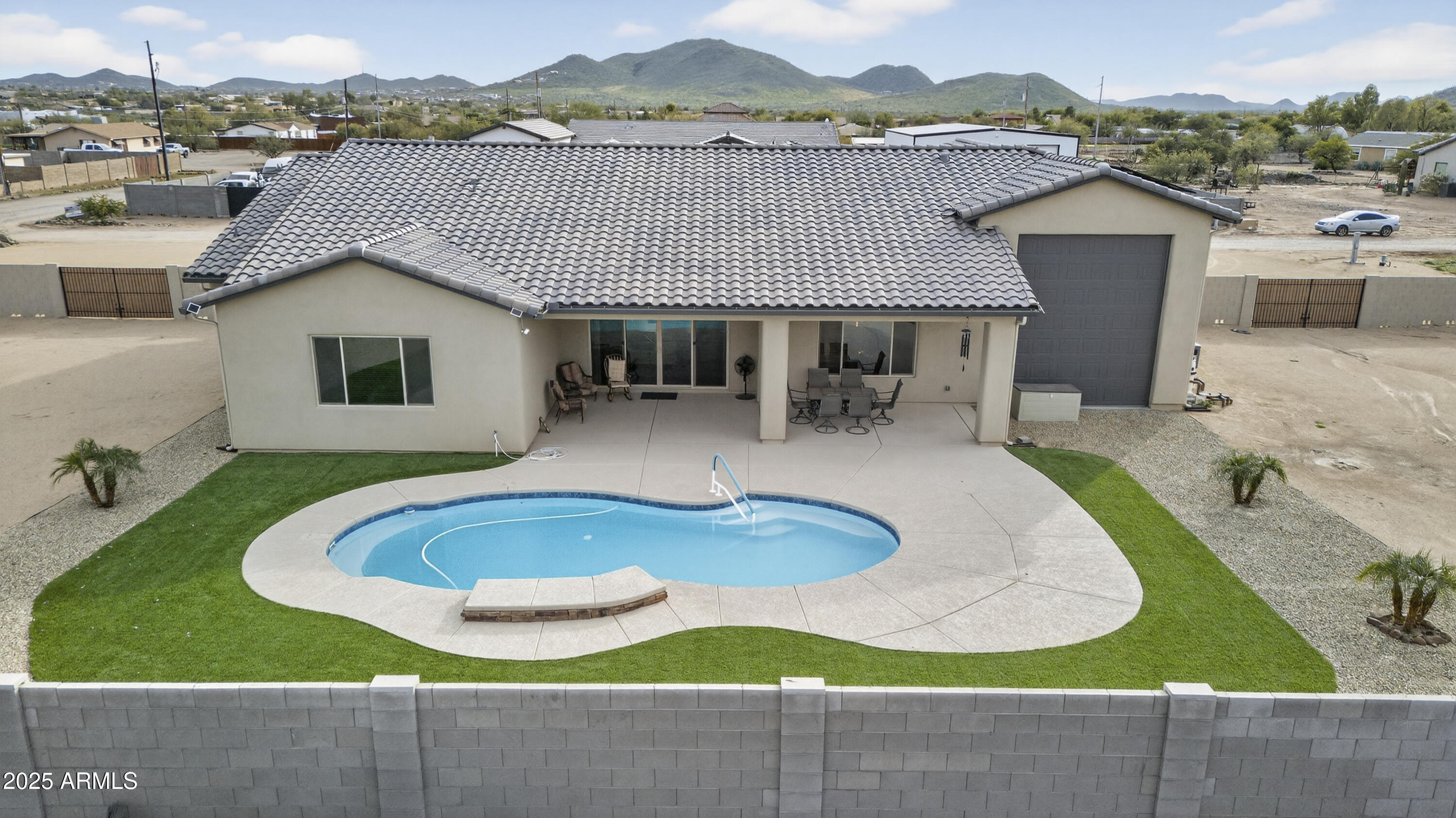 2120 W TANYA Trail