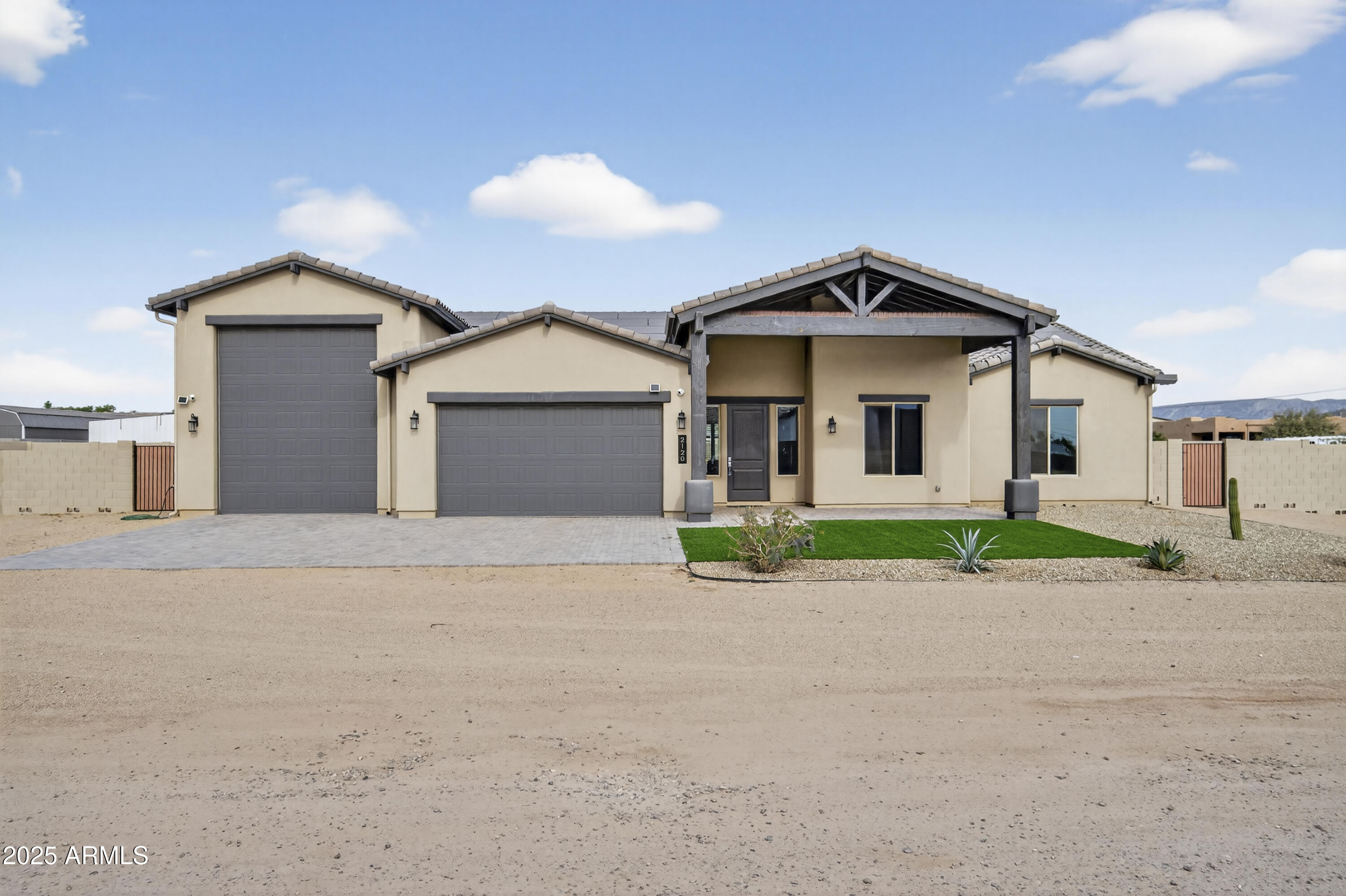 2120 W TANYA Trail