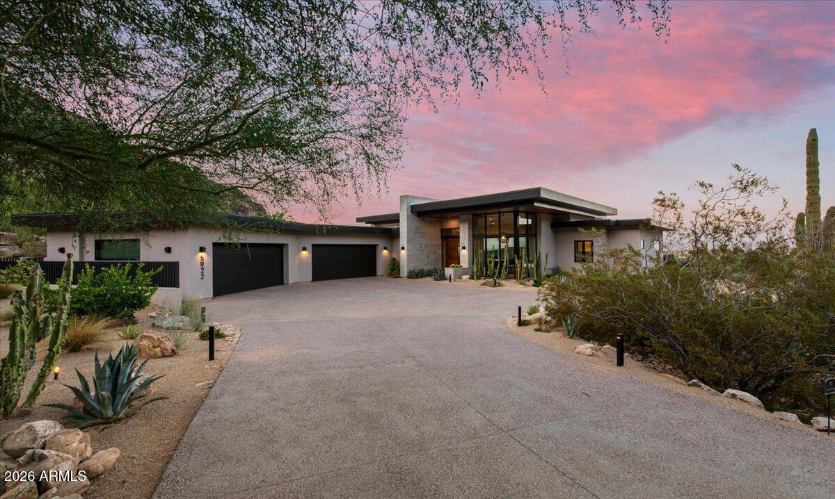 5922 E CHENEY Drive
