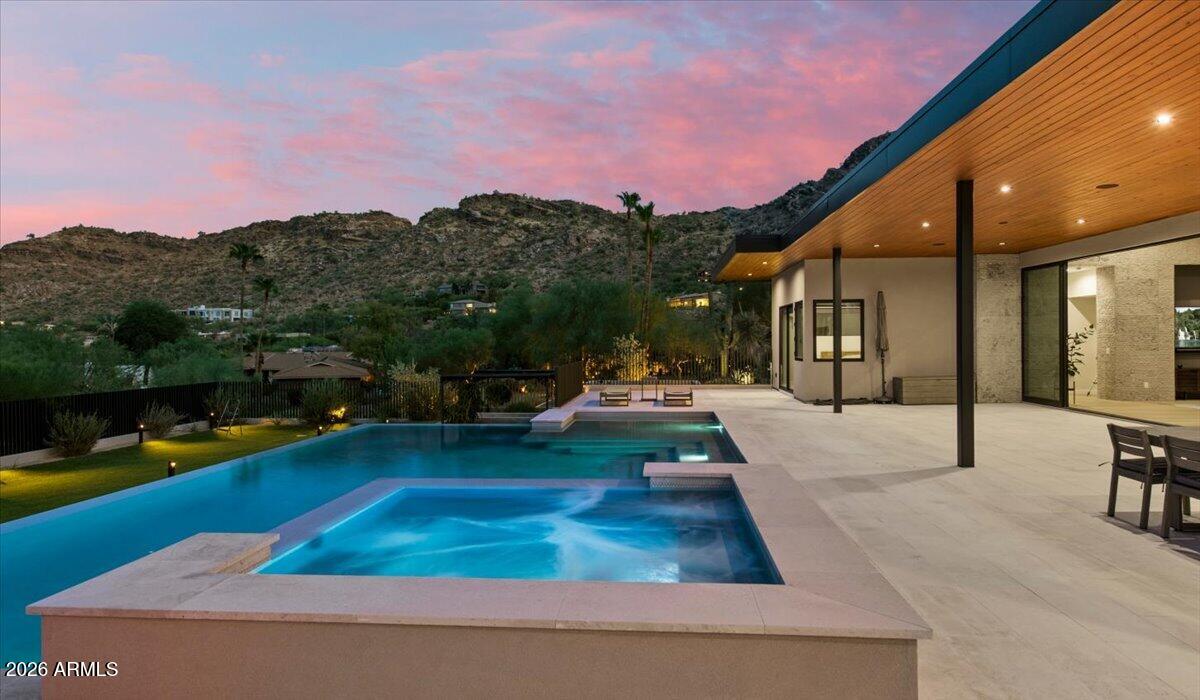 5922 E CHENEY Drive