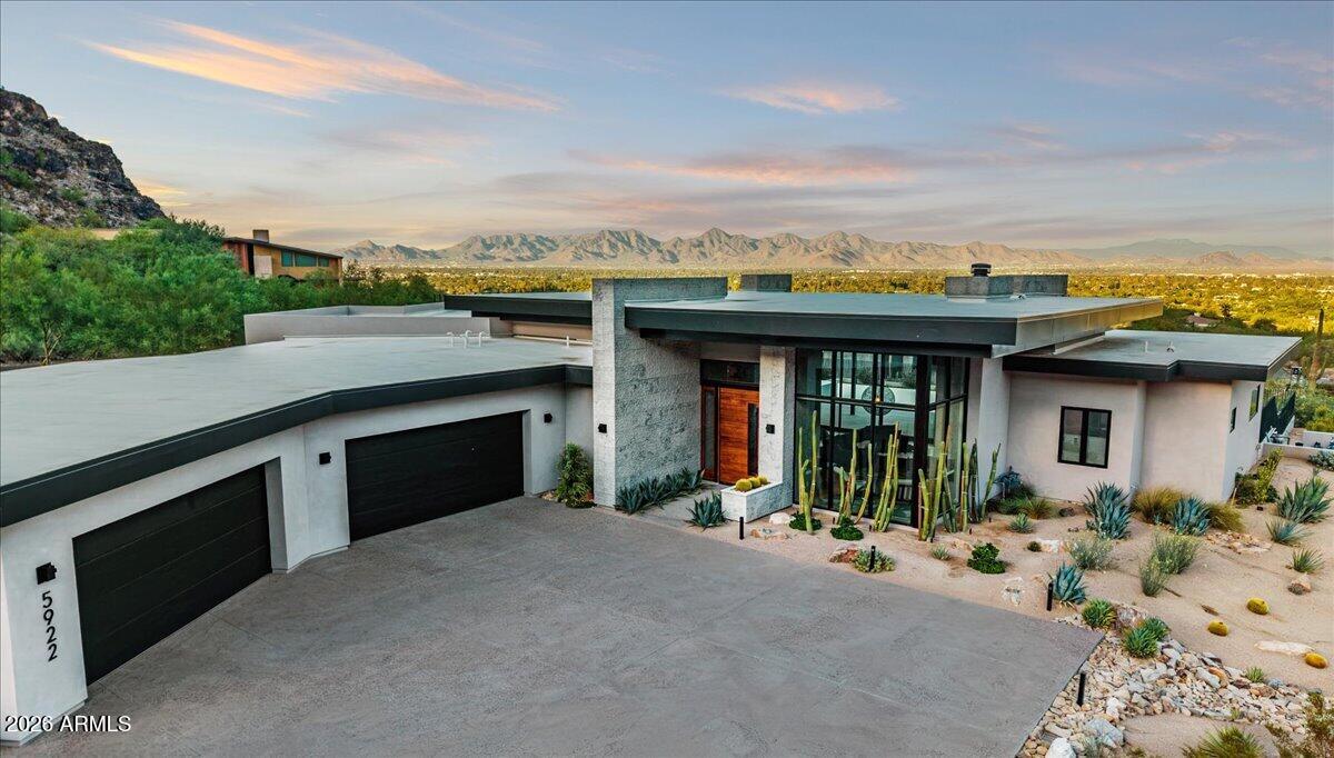 5922 E CHENEY Drive