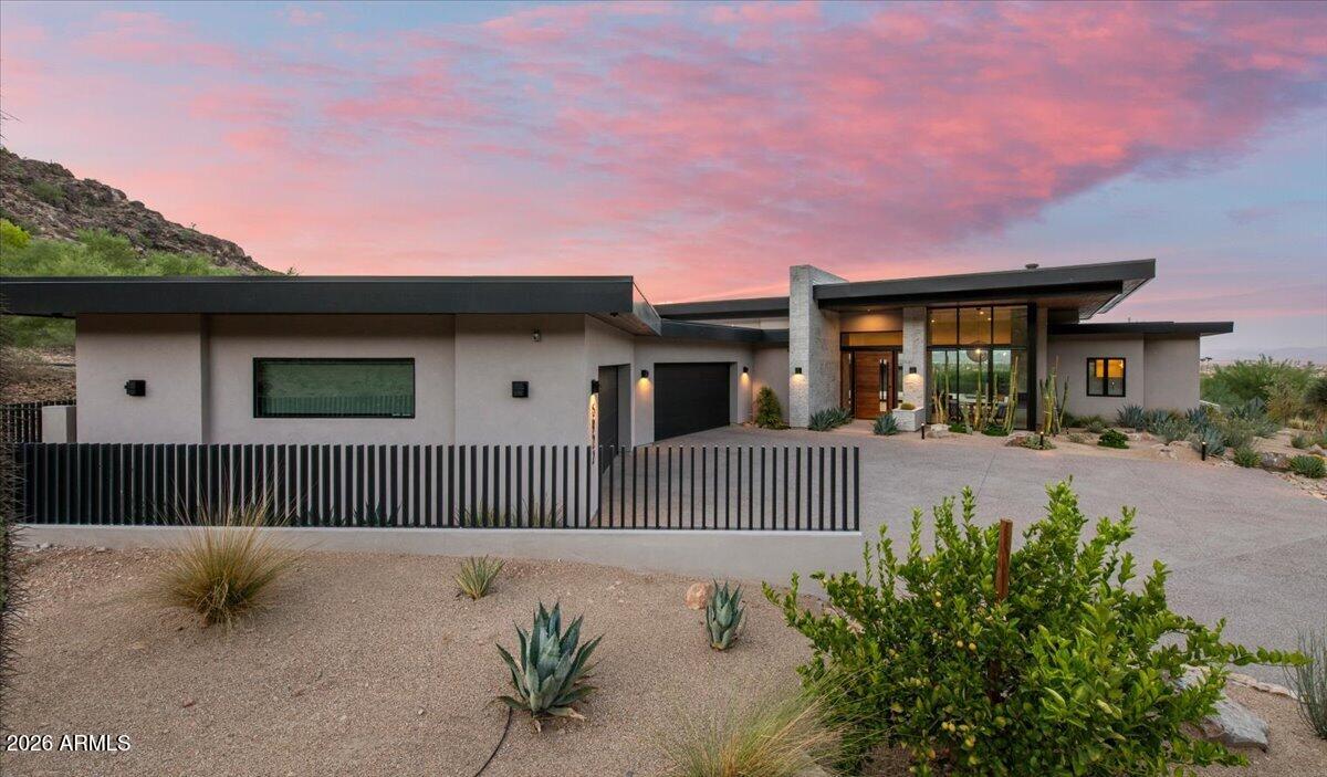 5922 E CHENEY Drive
