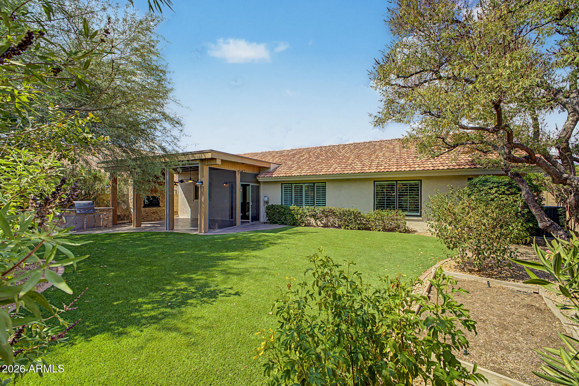 8961 E SUTTON Drive