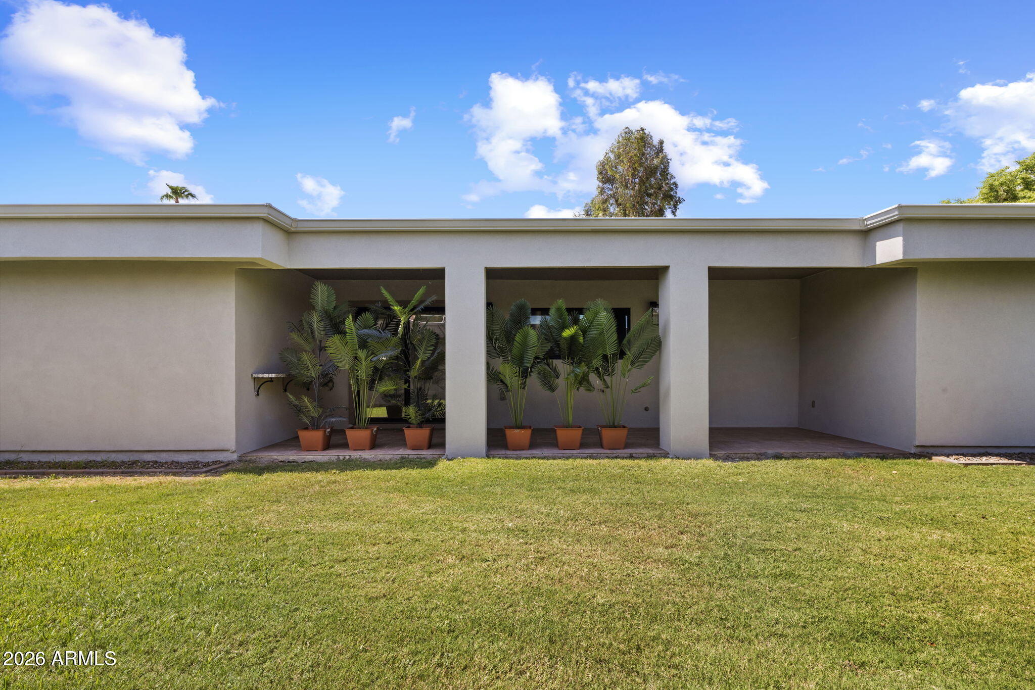 8037 N VIA PALMA