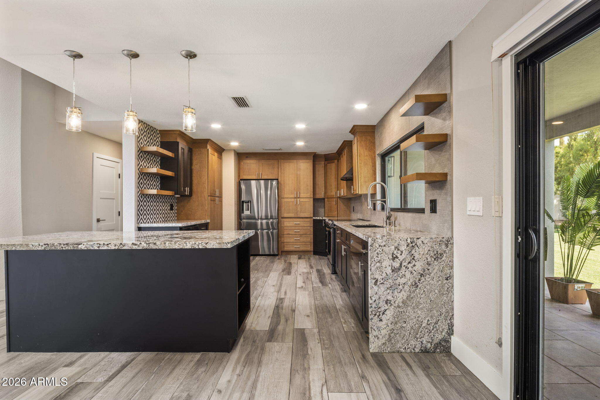 8037 N VIA PALMA