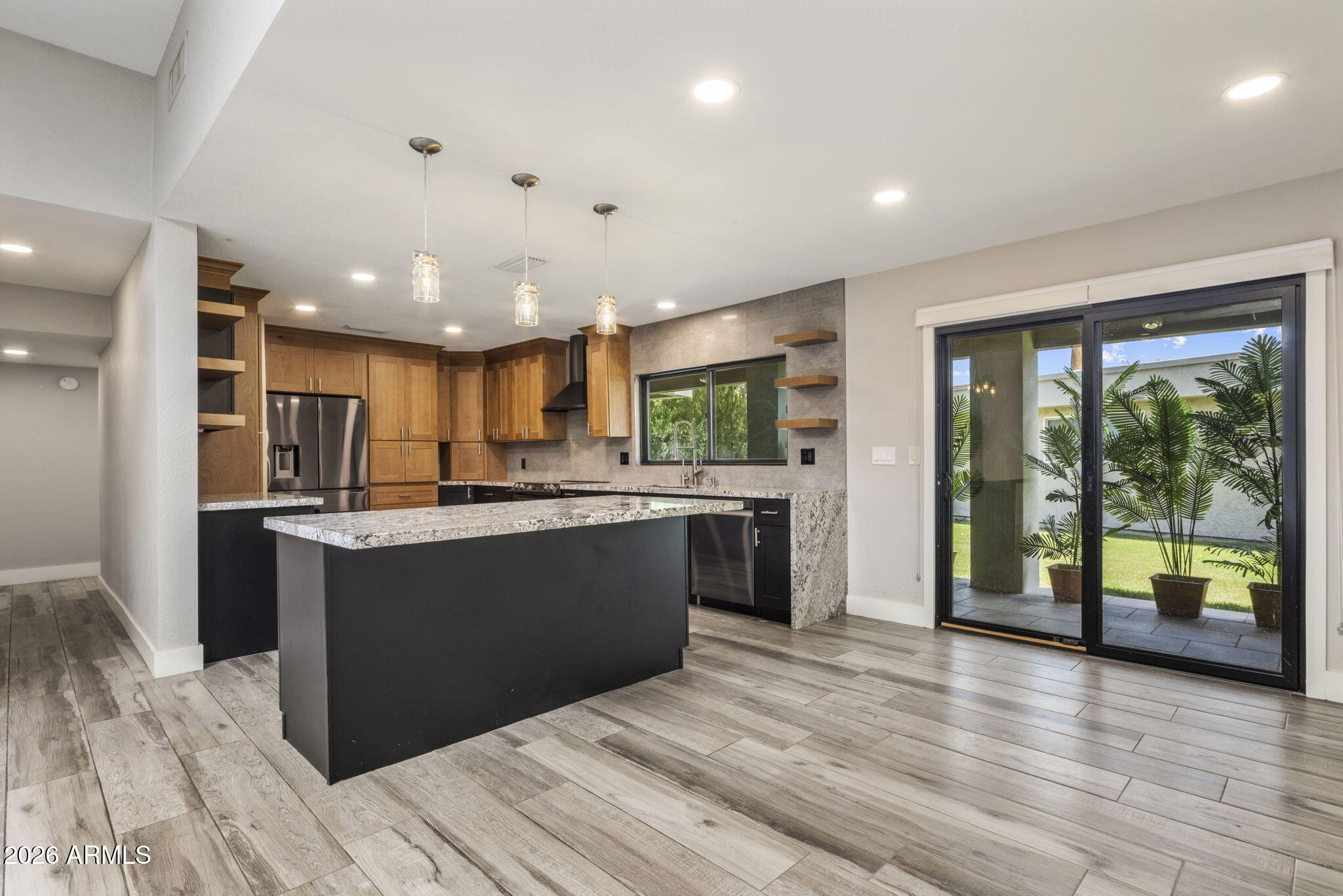 8037 N VIA PALMA