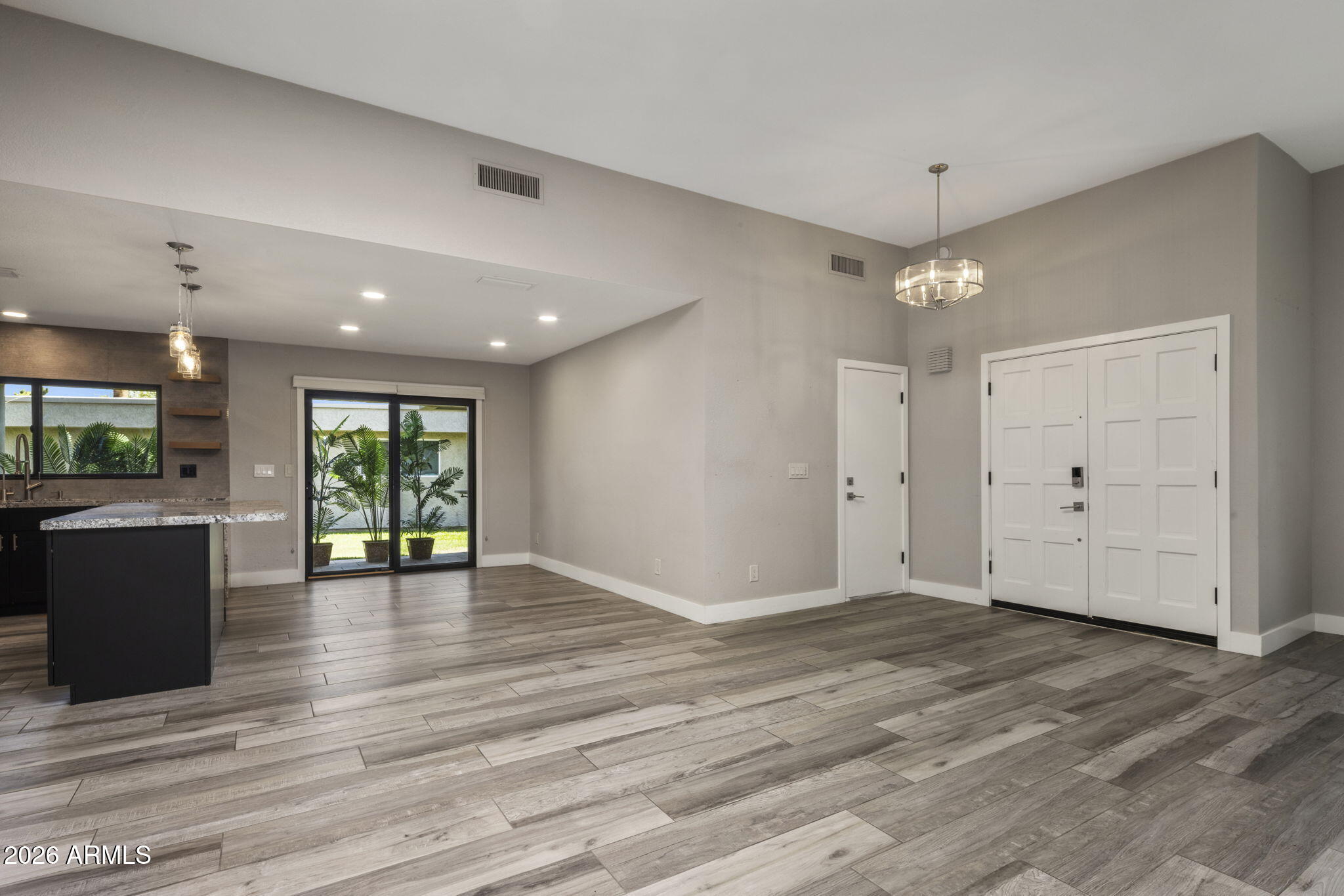 8037 N VIA PALMA