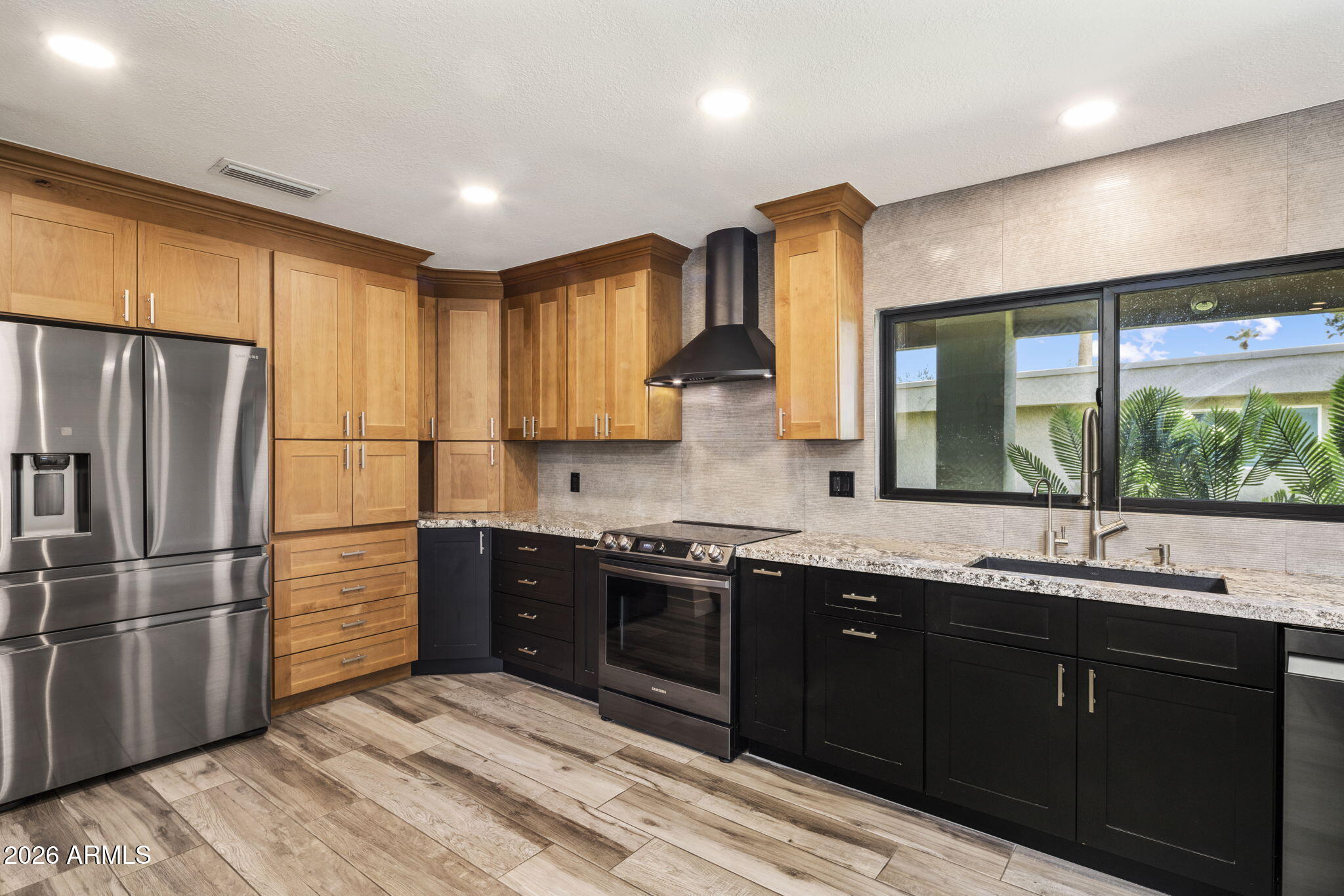 8037 N VIA PALMA