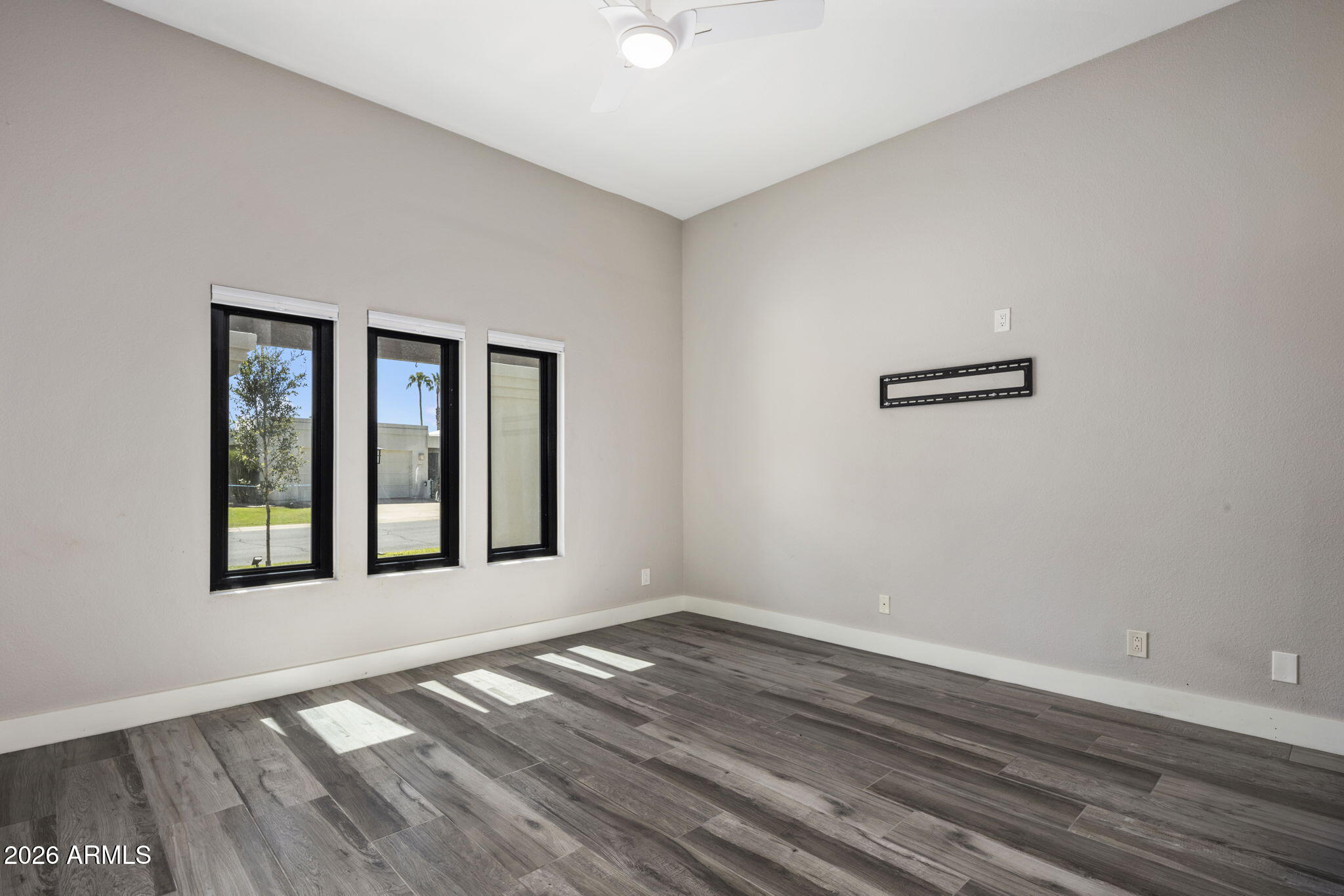 8037 N VIA PALMA